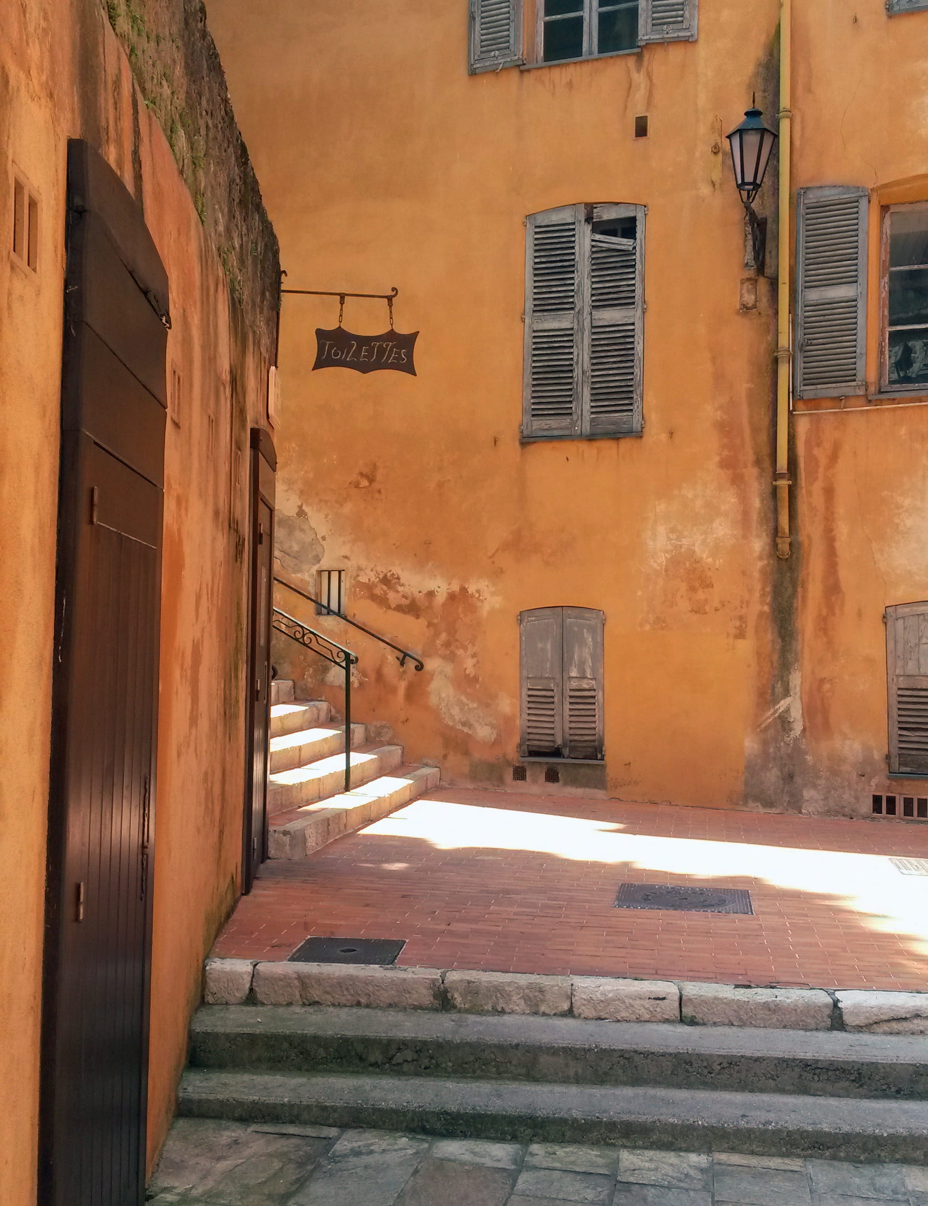 direction, no people, entrance, plaster, built structure, street, house, city, wood - material, alley, steps, day, wall, france, outdoors, south, sunlight, Phone HD Wallpaper