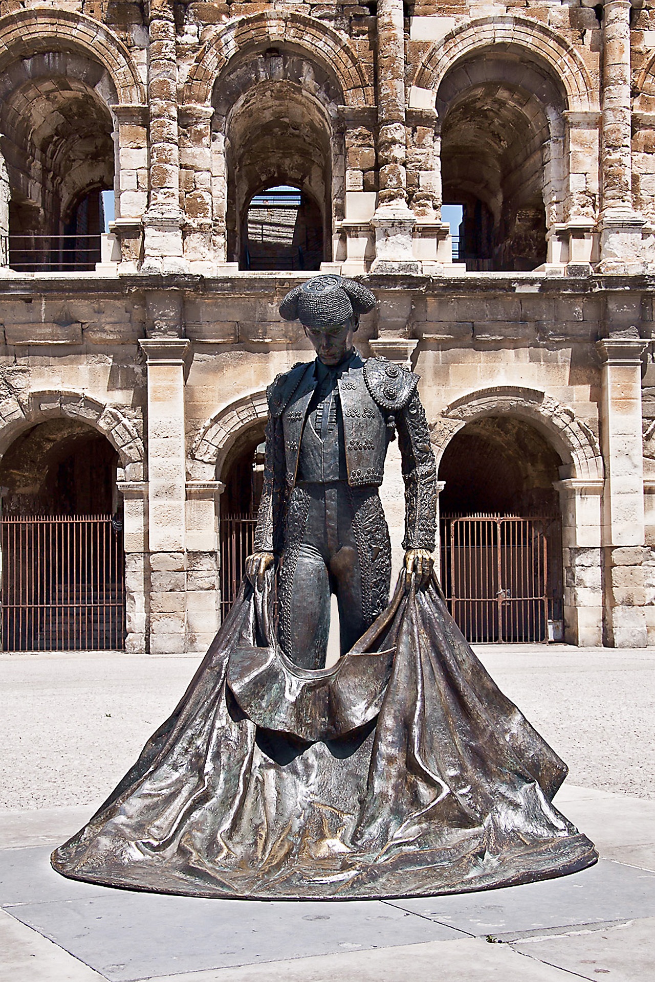 history, male likeness, south of france, architecture, human representation, statue, bull fighting, ancient civilization, art and craft, craft, building, Phone HD Wallpaper
