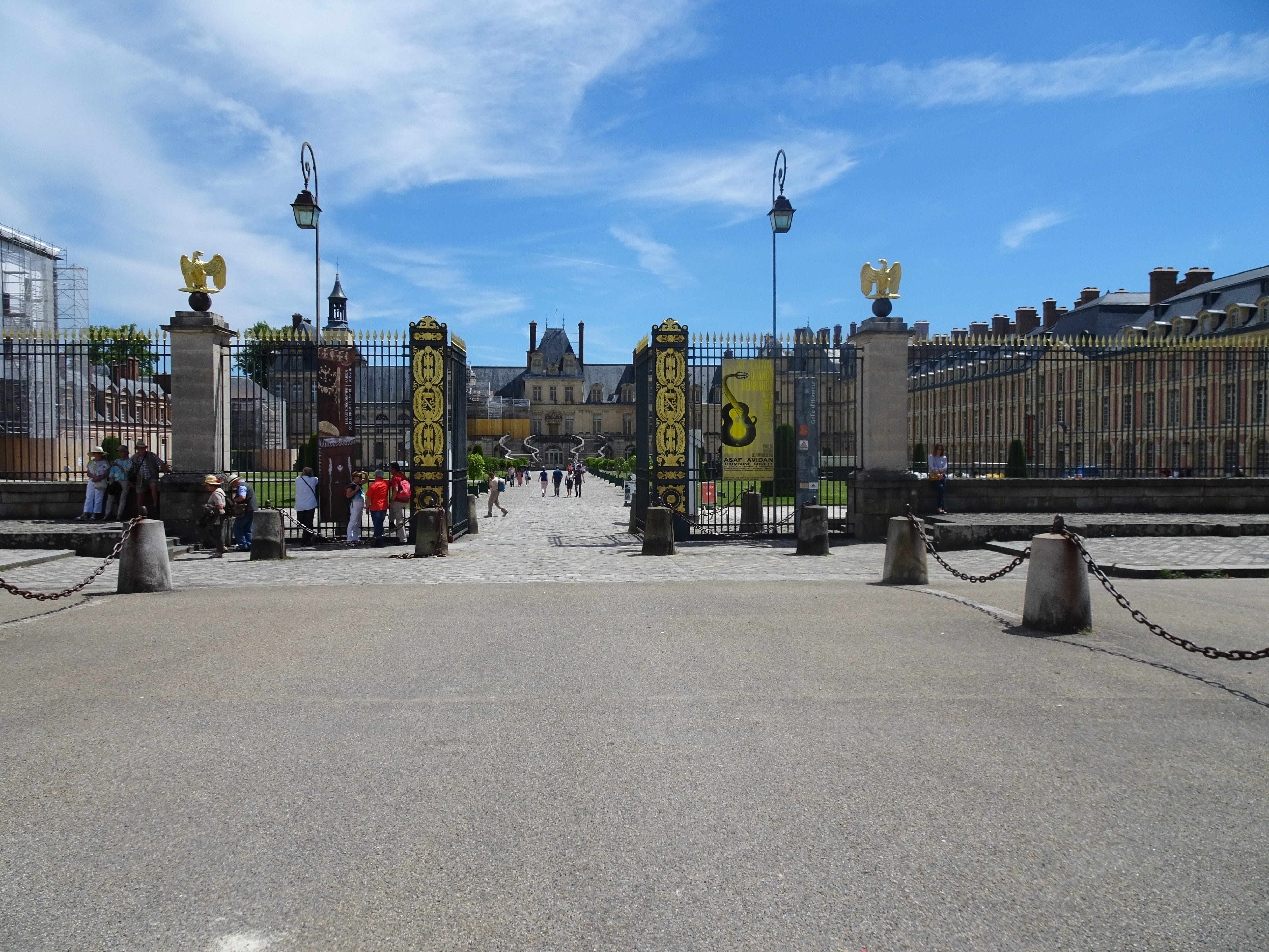 outdoors, footpath, street, palace, street light, the way forward, 4K, built structure, architecture, building exterior, napoleon, fontainebleau, road, HD Wallpaper