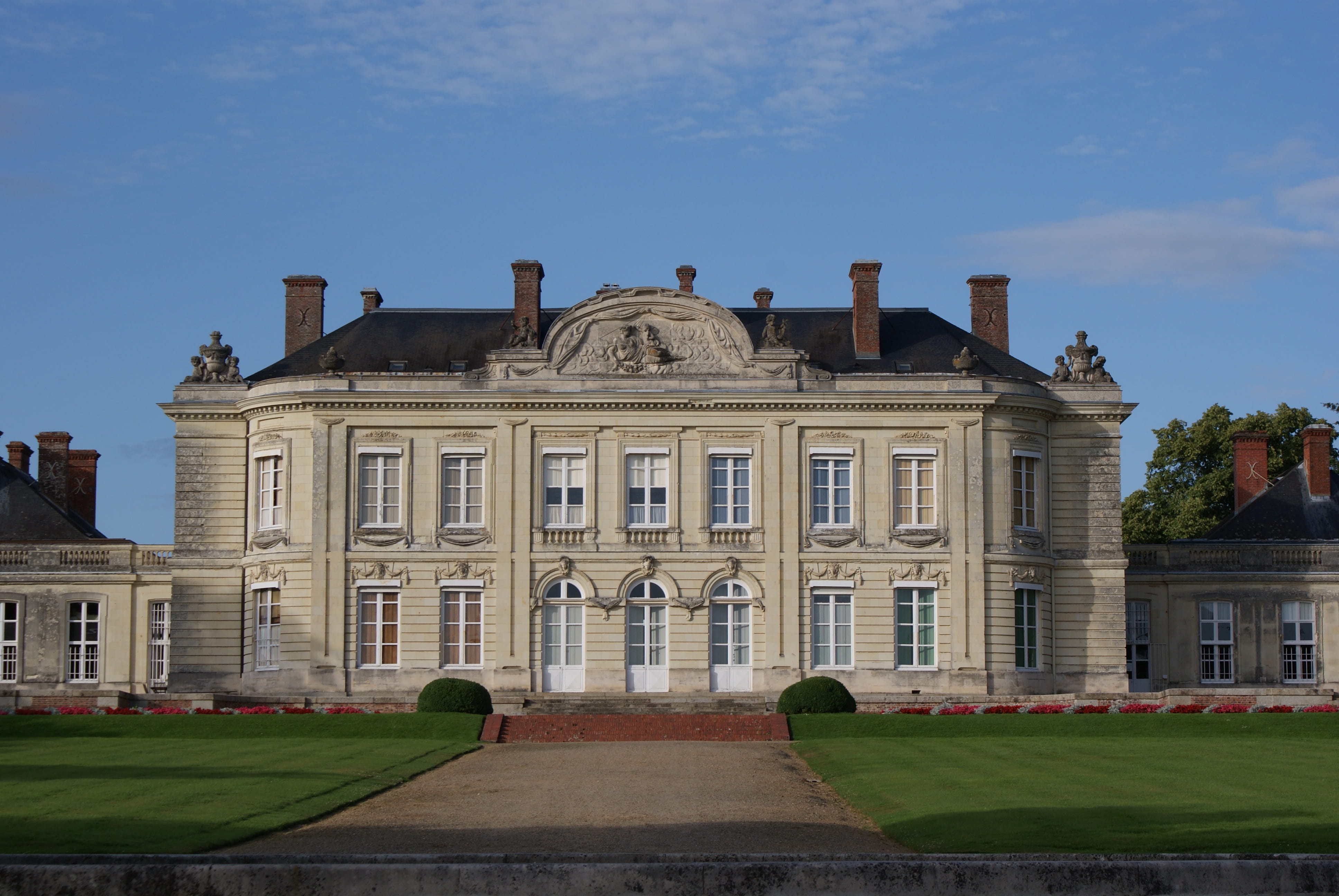 french, lawn, facade, architecture, formal garden, building, chateau, government, travel destinations, castle, historic, ornate, nature, no people, blue, HD Wallpaper