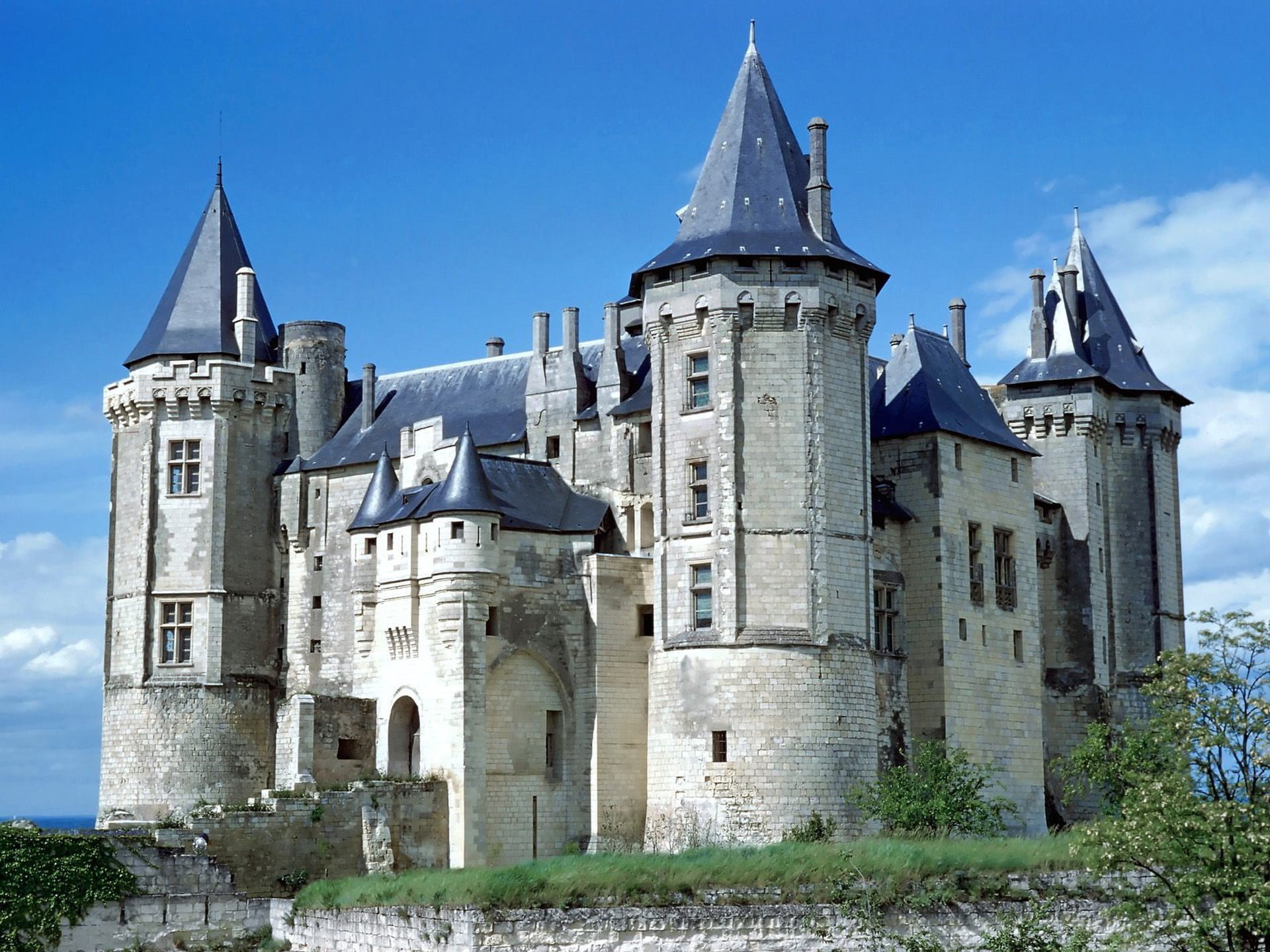 architecture, sky, blue, building, spirituality, saumur, castles, the past, religion, low angle view, outdoors, belief, castle, france, built structure, HD Wallpaper
