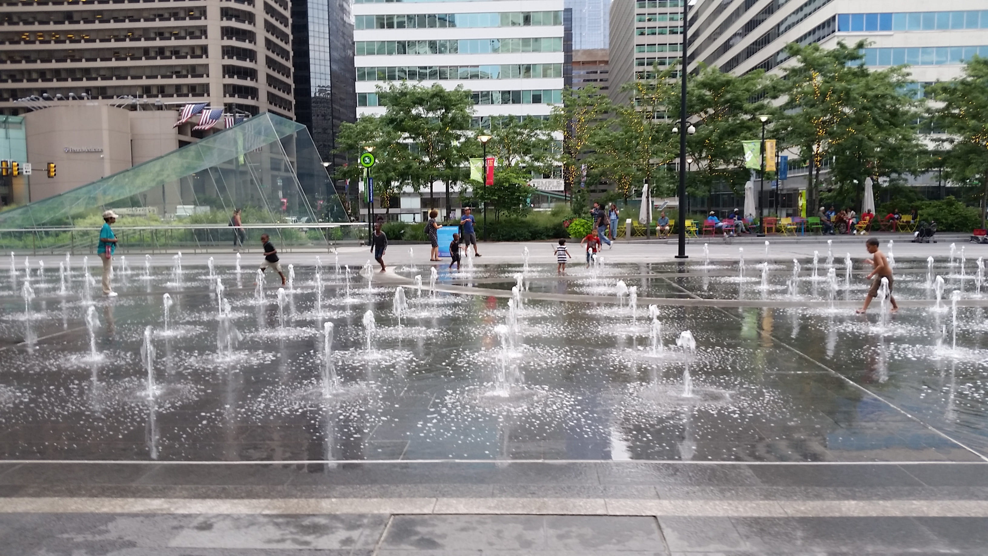 city life, summer, office building exterior, fountain, large group of people, city, wet, cafe, building, rain, children, nature, motion, pennsylvania, urban, HD Wallpaper