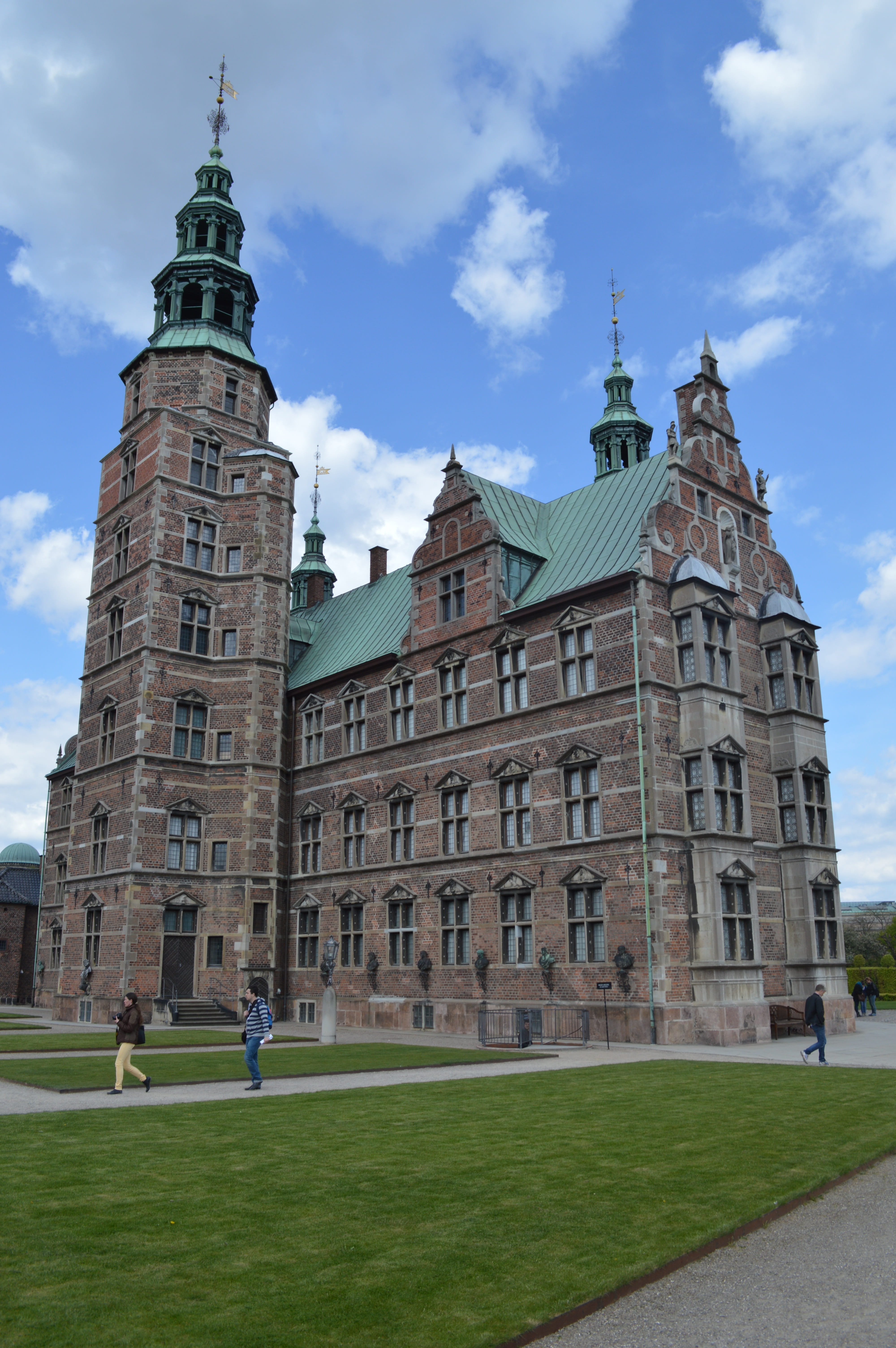 nature, group of people, 5K, sightseeing, real people, old, europe, landmark, rosenborg, green color, outdoors, tower, travel destinations, european, people, Phone HD Wallpaper