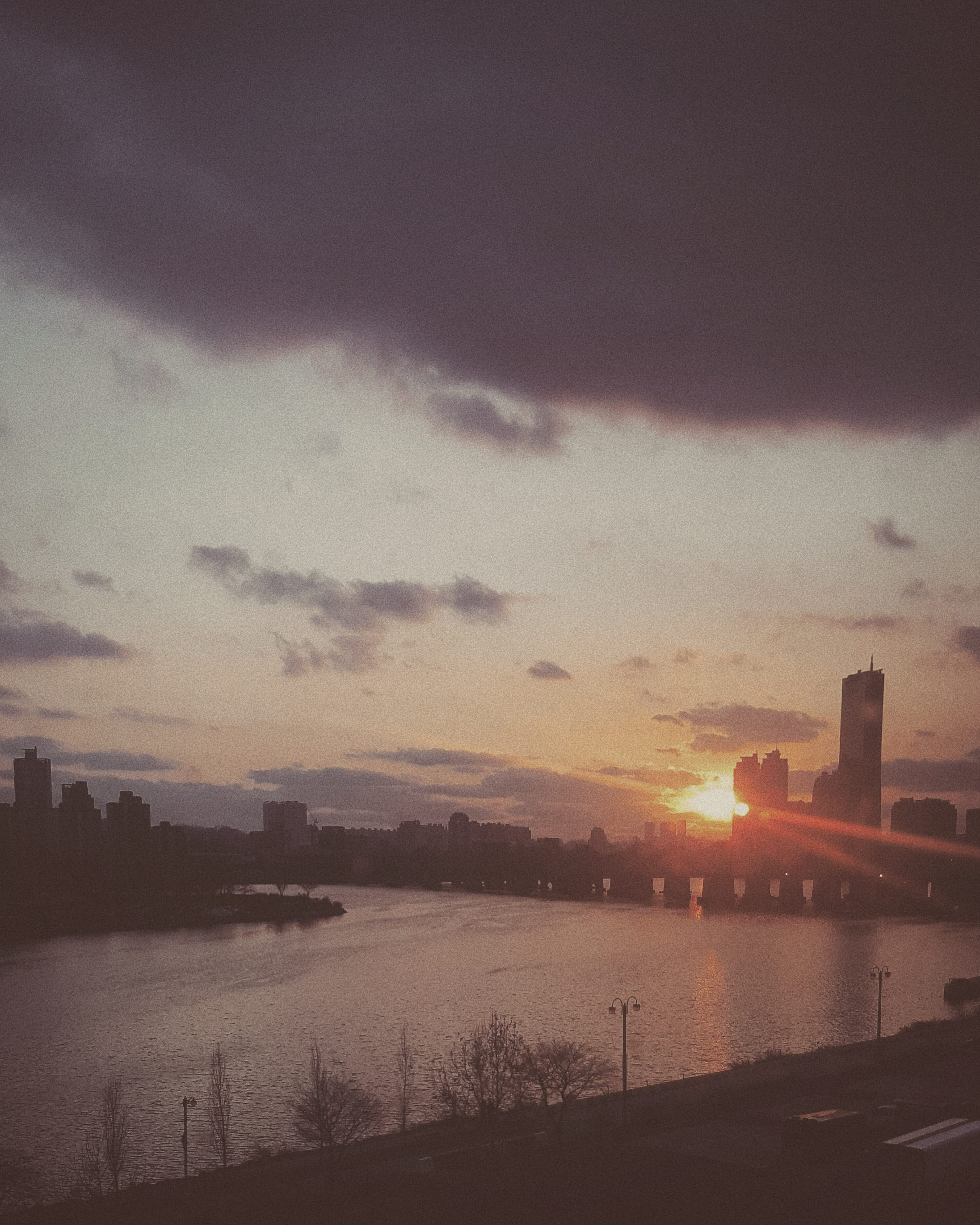 cloud - sky, hanriver, nature, dusk, no people, korea, building exterior, river, transportation, sunset, sunlight, twilight, seoul, city, cityscape, water, Phone HD Wallpaper