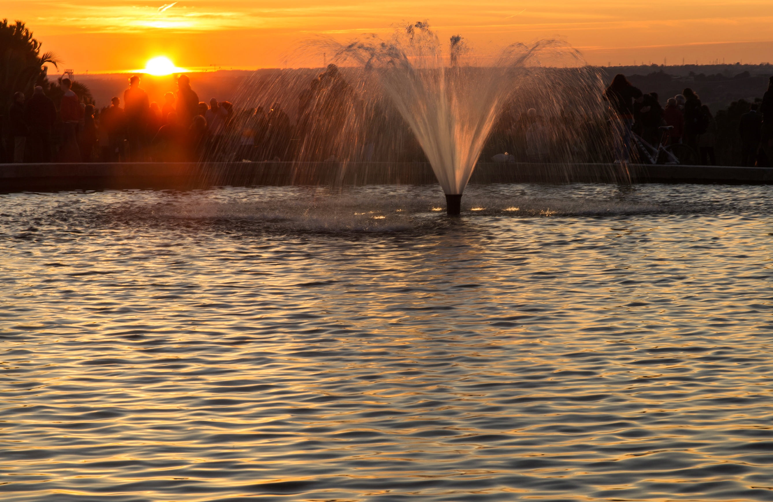 park, lake, outdoors, splashing, real people, nature, spraying, sky, scenics, men, leisure activity, madrid, water, waterfront, 2K, plant, motion, scenics - nature, HD Wallpaper