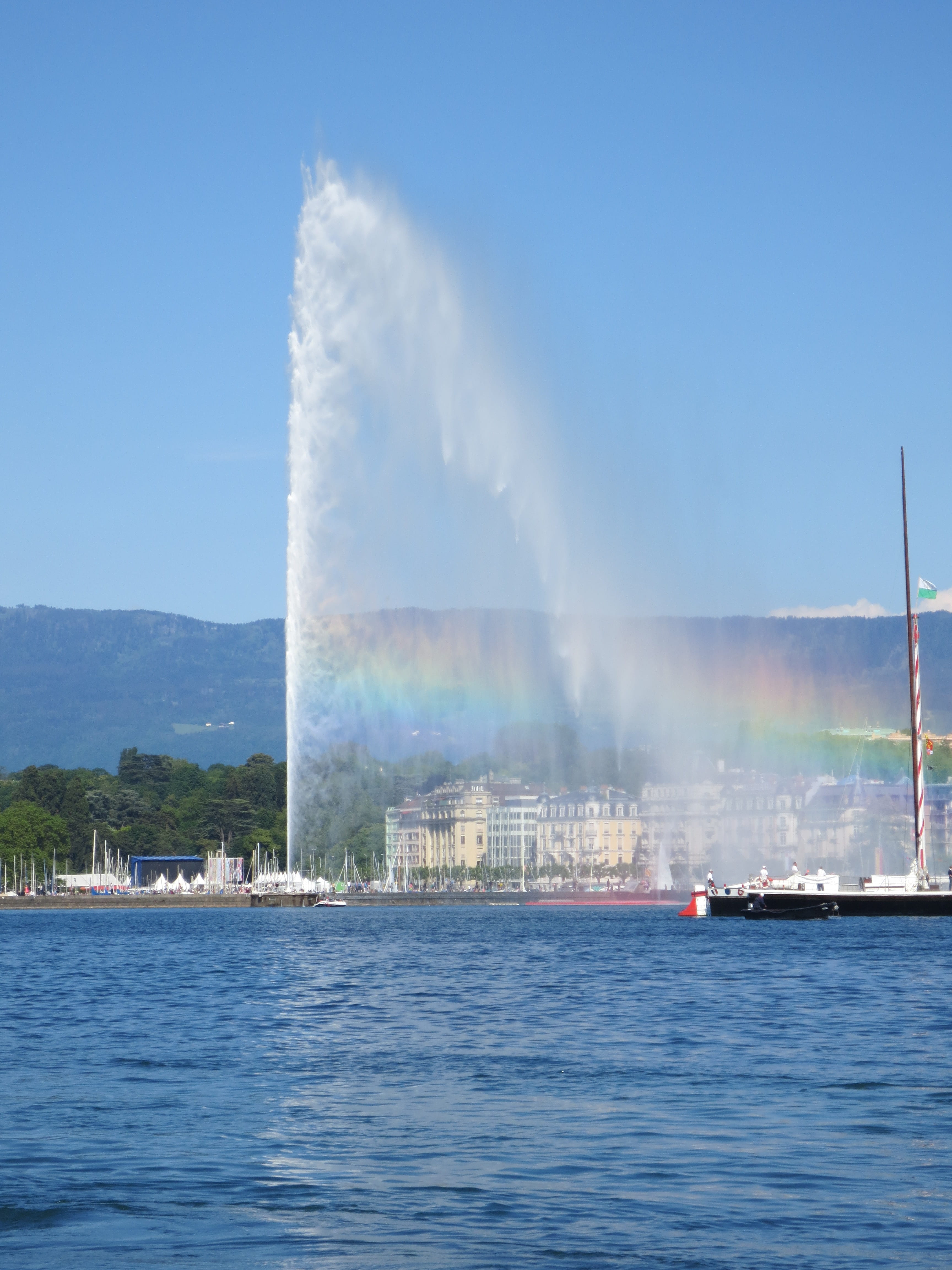 jet, smoke - physical structure, air pollution, architecture, water, waterfront, day, built structure, landmark, fountain, pollution, jet deau, travel destinations, Phone HD Wallpaper