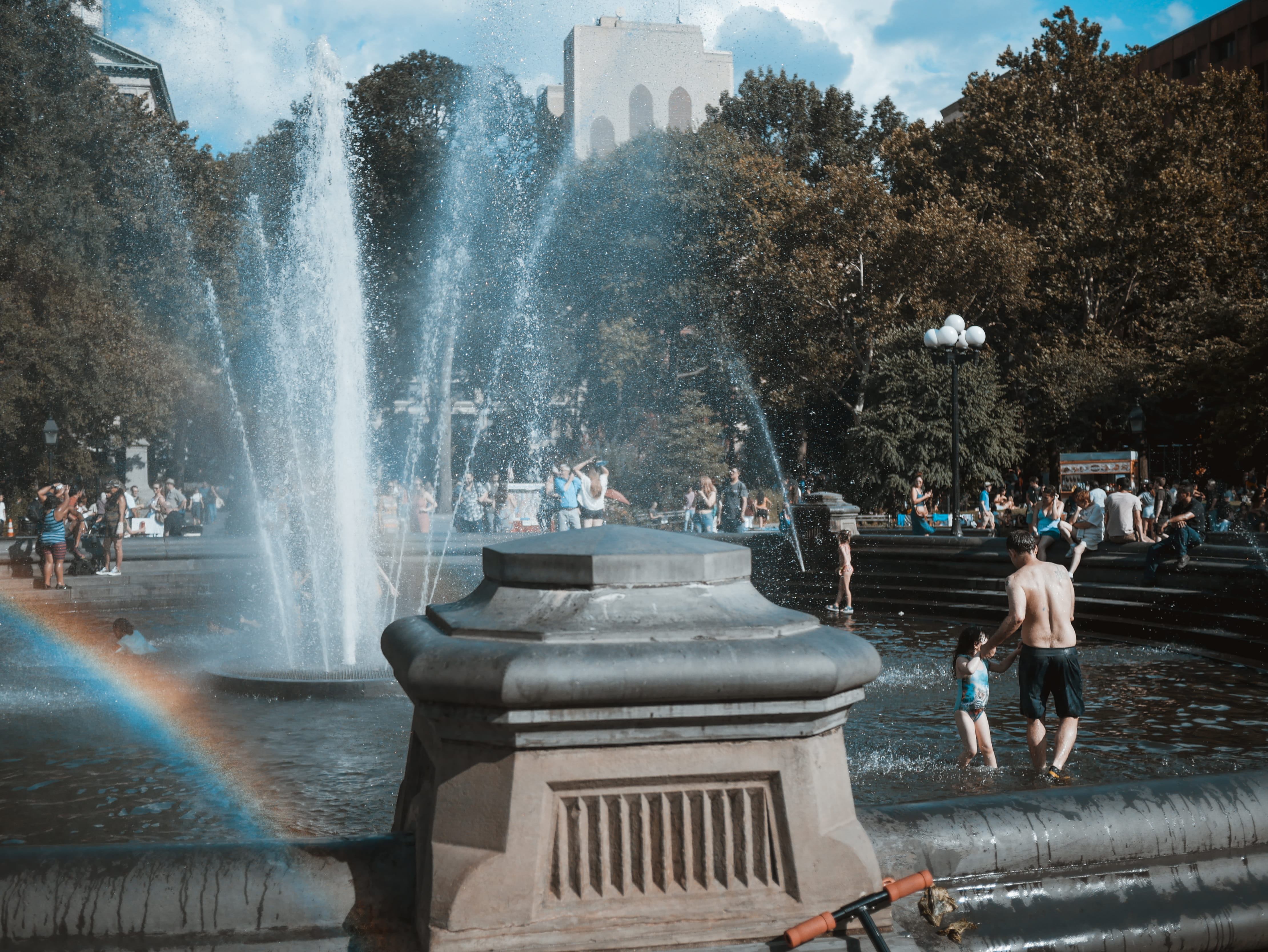 incidental people, splashing, group of people, large group of people, teal, building exterior, spraying, rainbow, new york, architecture, flowing water, HD Wallpaper