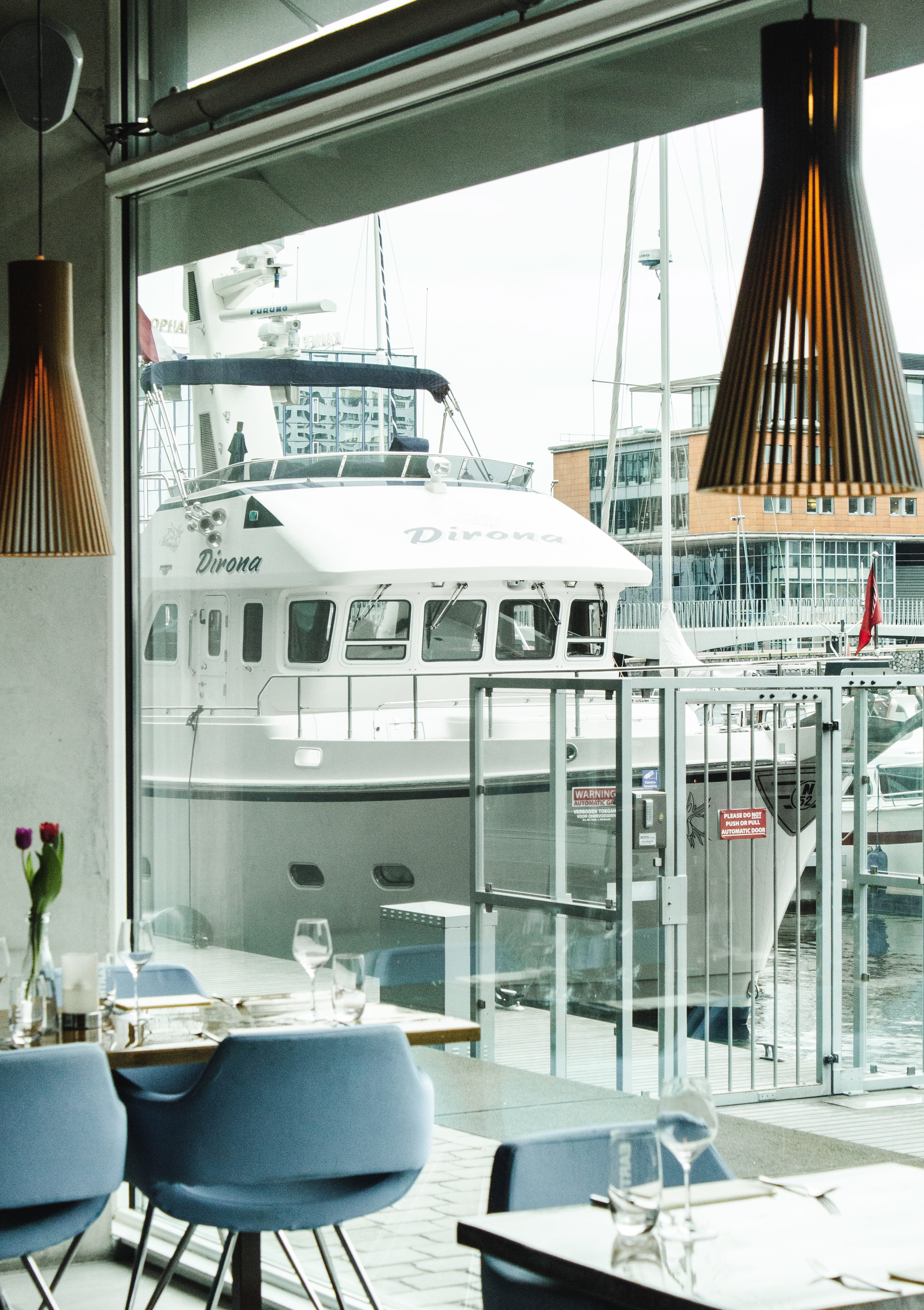 seat, chair, vessel, restaurant, light, table, mode of transportation, waterfront, cutlery, transparent, food, window, passenger craft, absence, nautical vessel, Phone HD Wallpaper