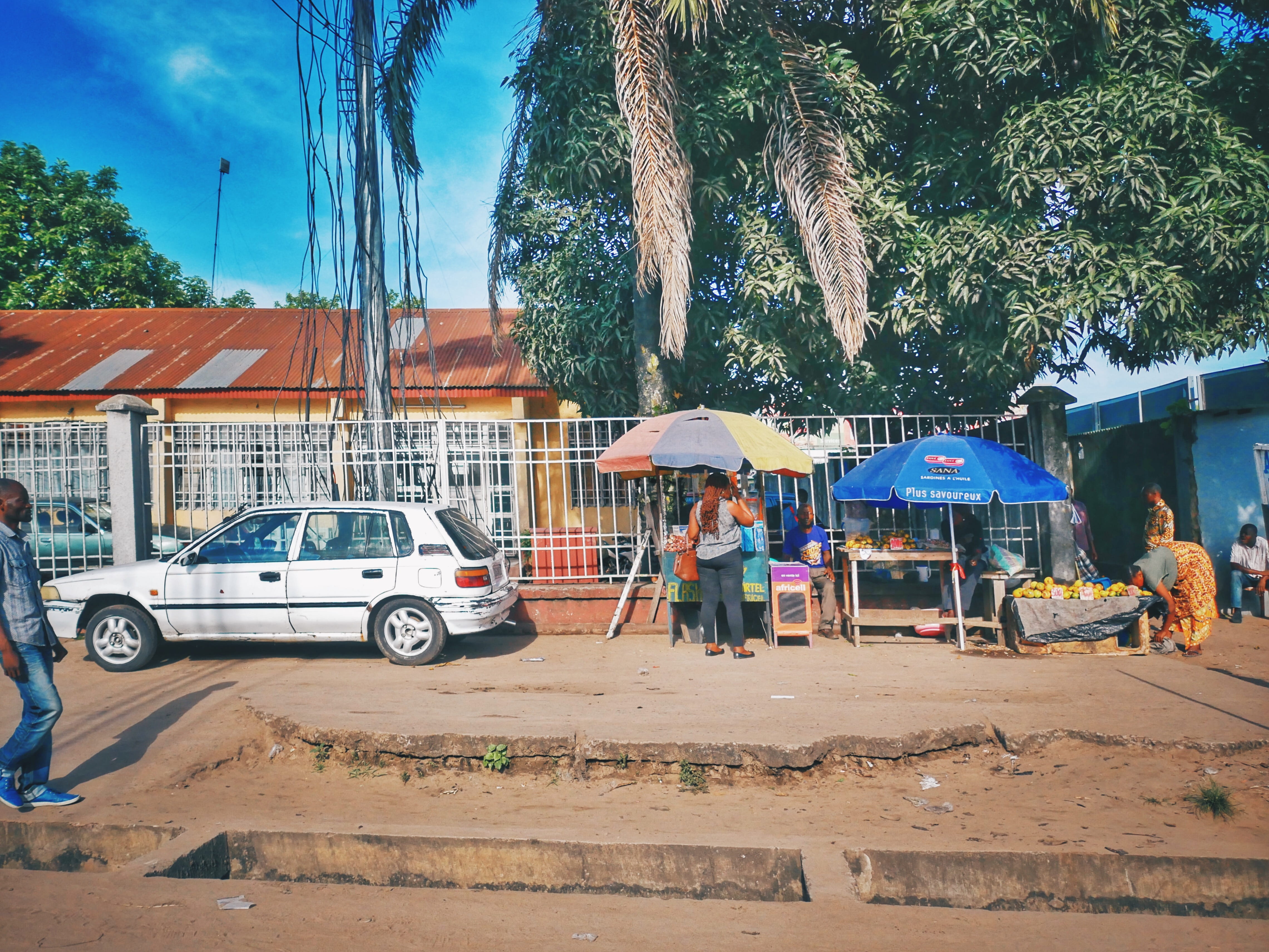 men, car, road, motor vehicle, congo, binza, transportation, people, democratic republic of the congo, kinshasa, built structure, 4K, rdc, drc, mode of transportation, HD Wallpaper