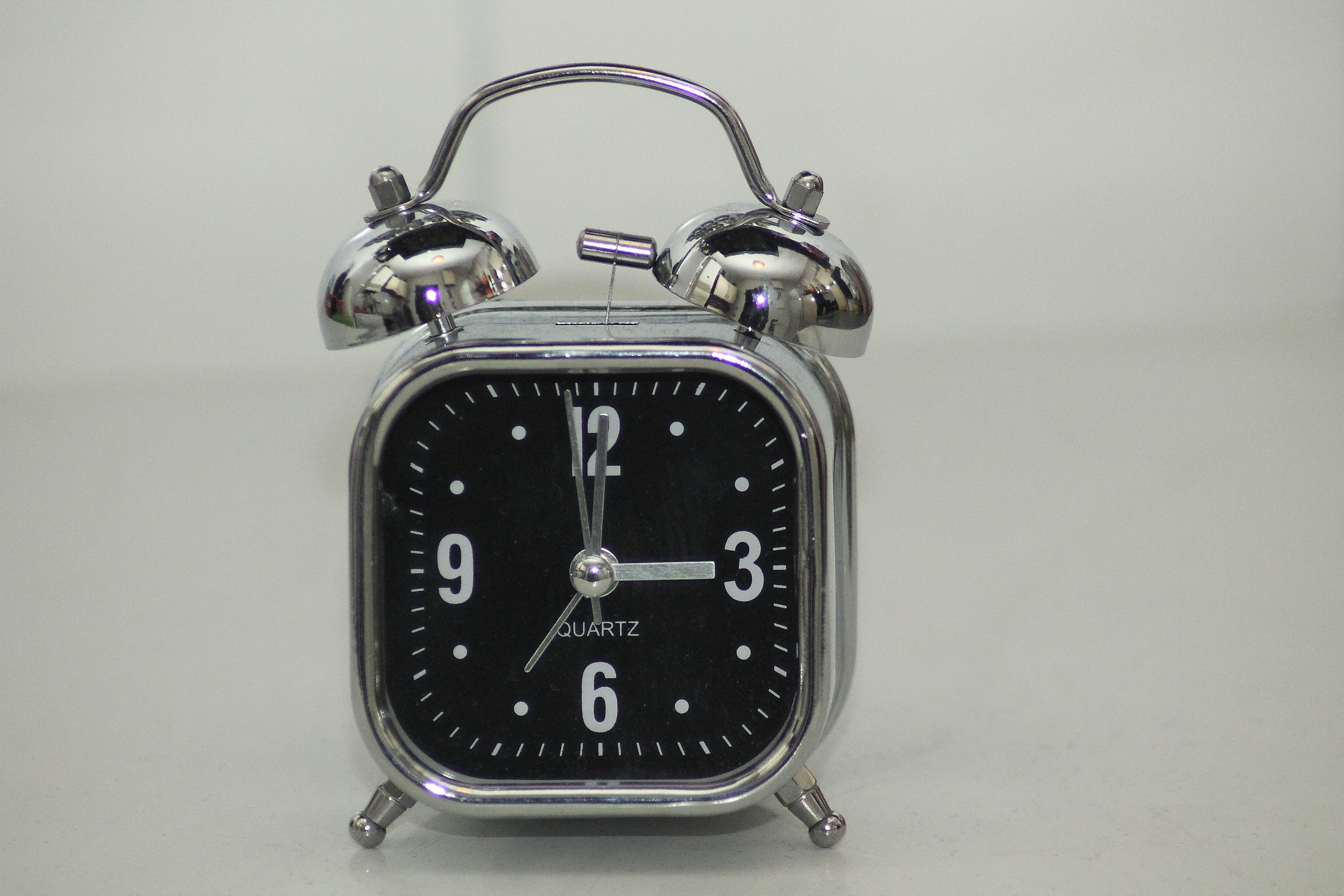 4K, copy space, time indicating, pointer, still life, Alarm Clock, close-up, time, retro styled, no people, studio shot, technology, accuracy, metal, ringing, HD Wallpaper