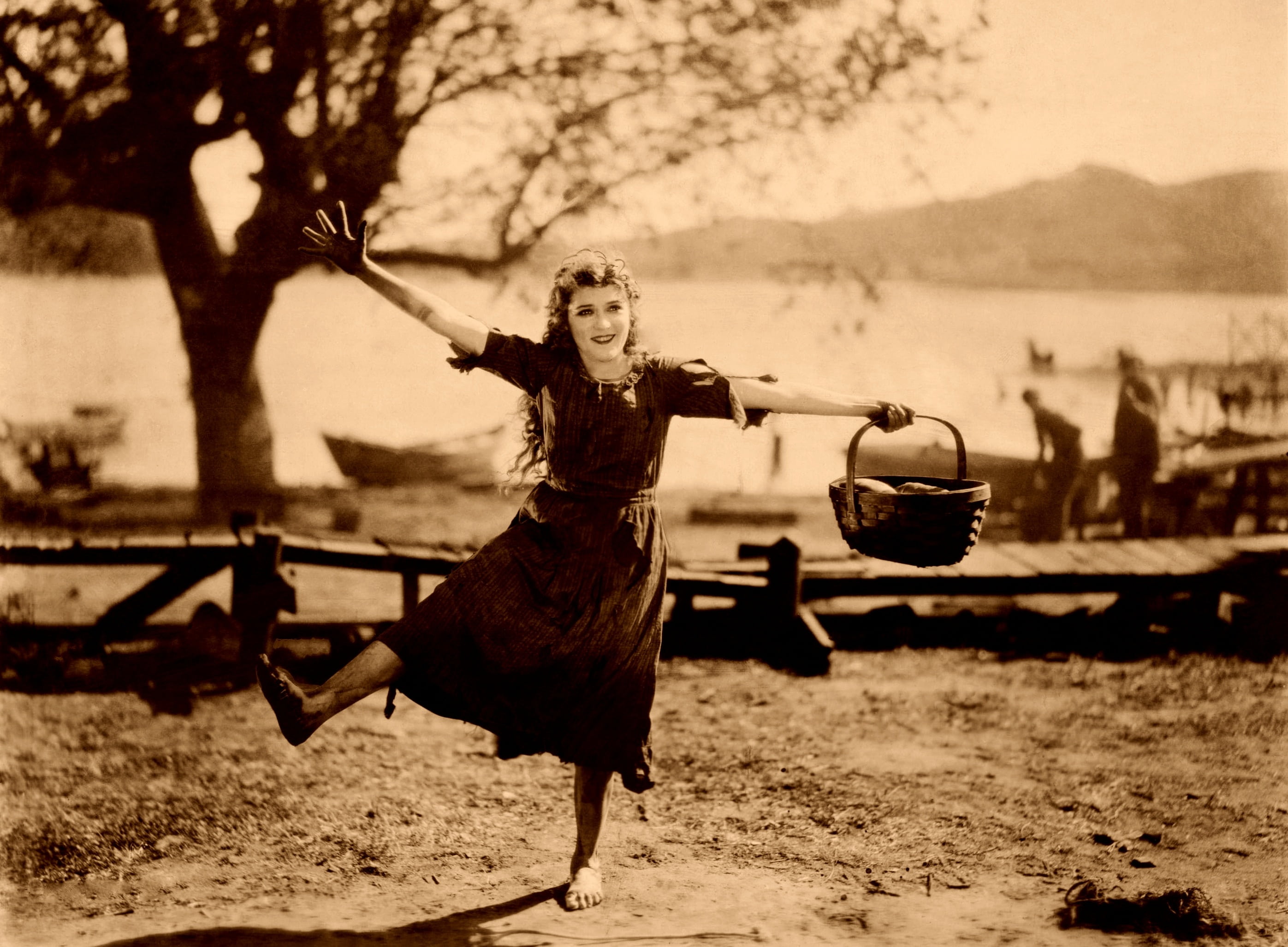 young adult, animal themes, adults only, emotion, basket, nature, dancing, real people, people, human arm, women, day, park, leisure activity, mary pickford, HD Wallpaper