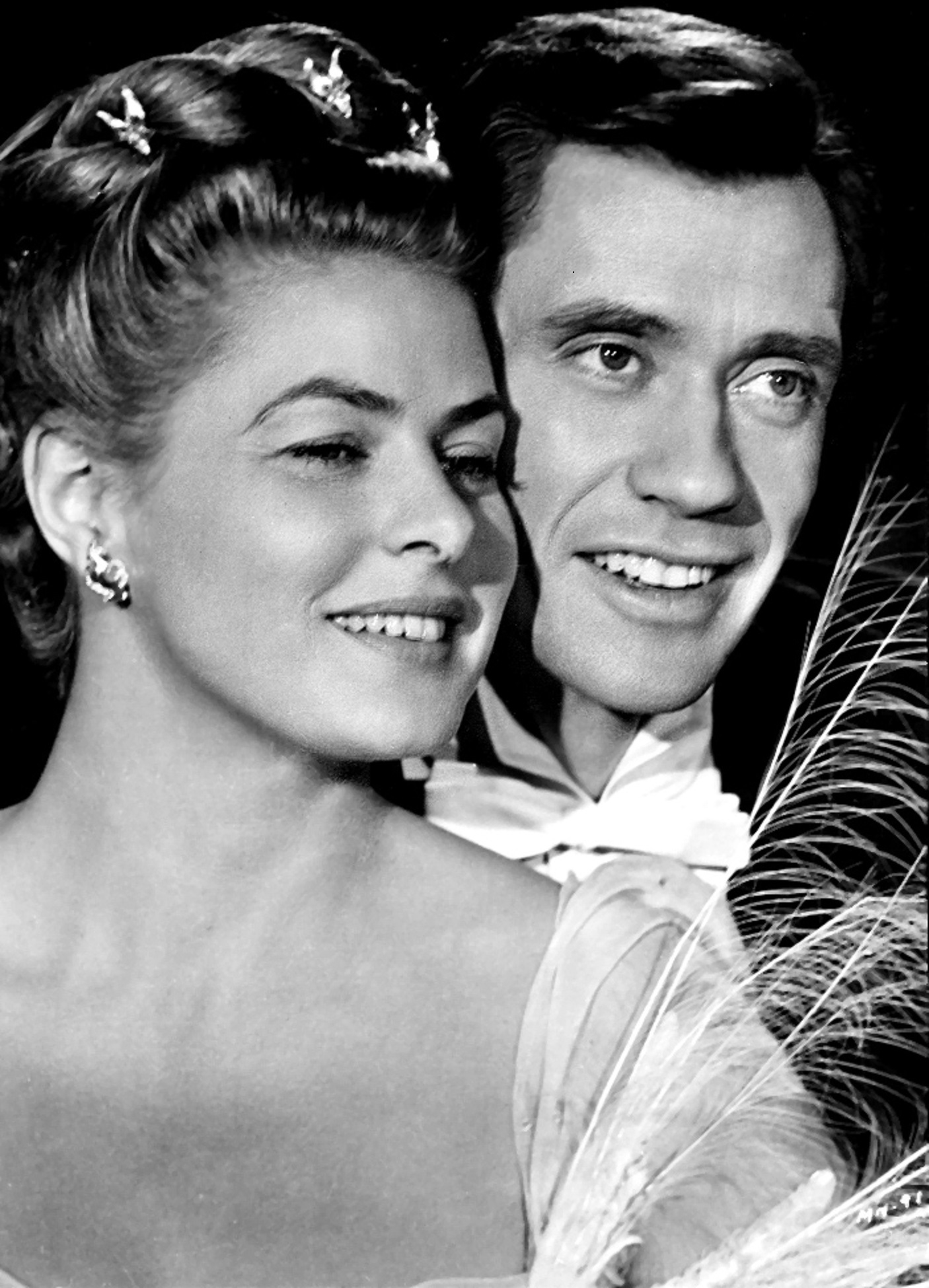 love, young men, actress, nostalgia, adult, cinema, couple - relationship, 1080P, togetherness, bonding, well-dressed, young couple, hollywood, classic, Phone HD Wallpaper