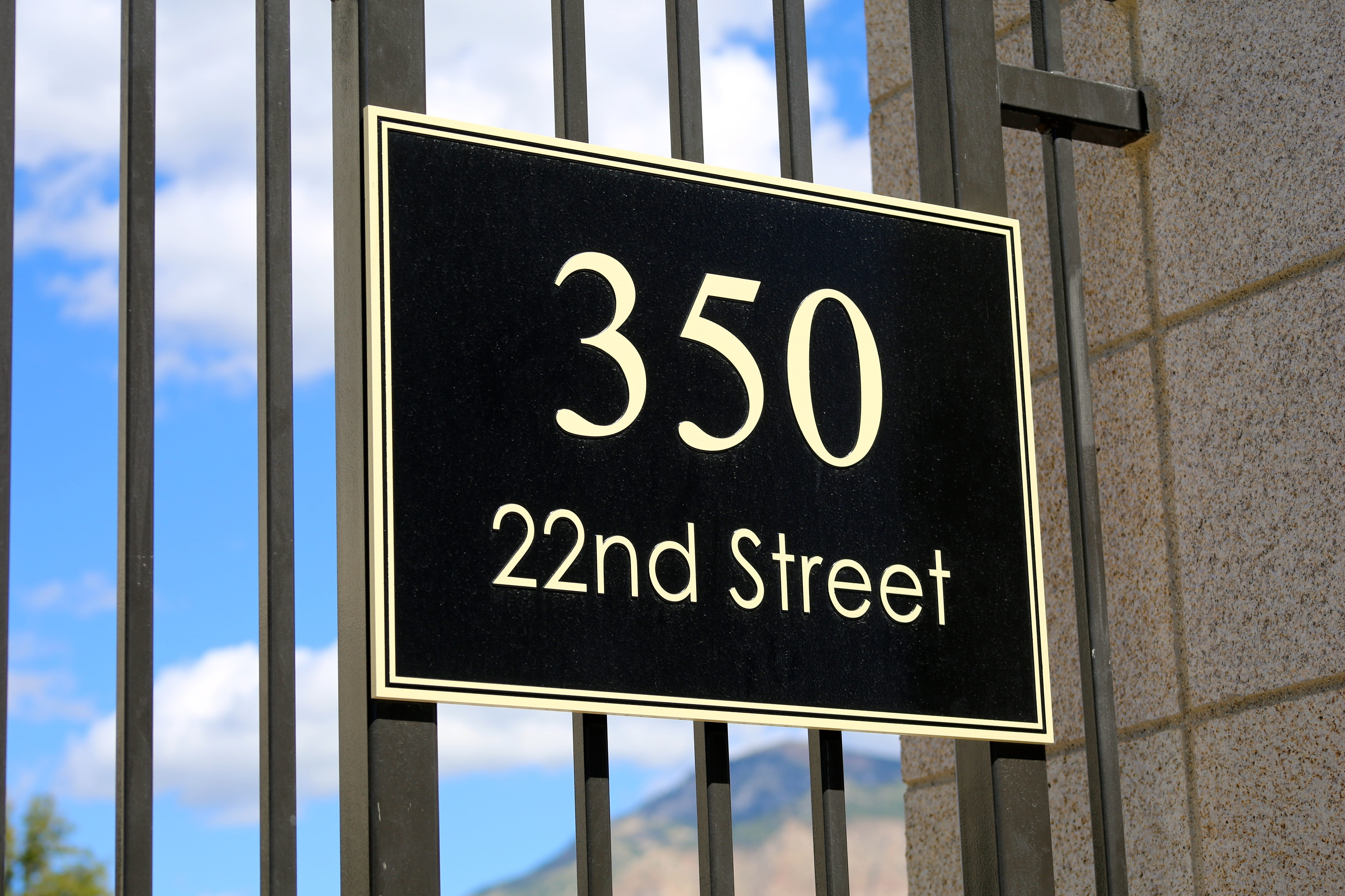 message, signage, building exterior, low angle view, hanging, nd, gate, no people, 350, glass - material, white, address, reflection, close-up, street, HD Wallpaper
