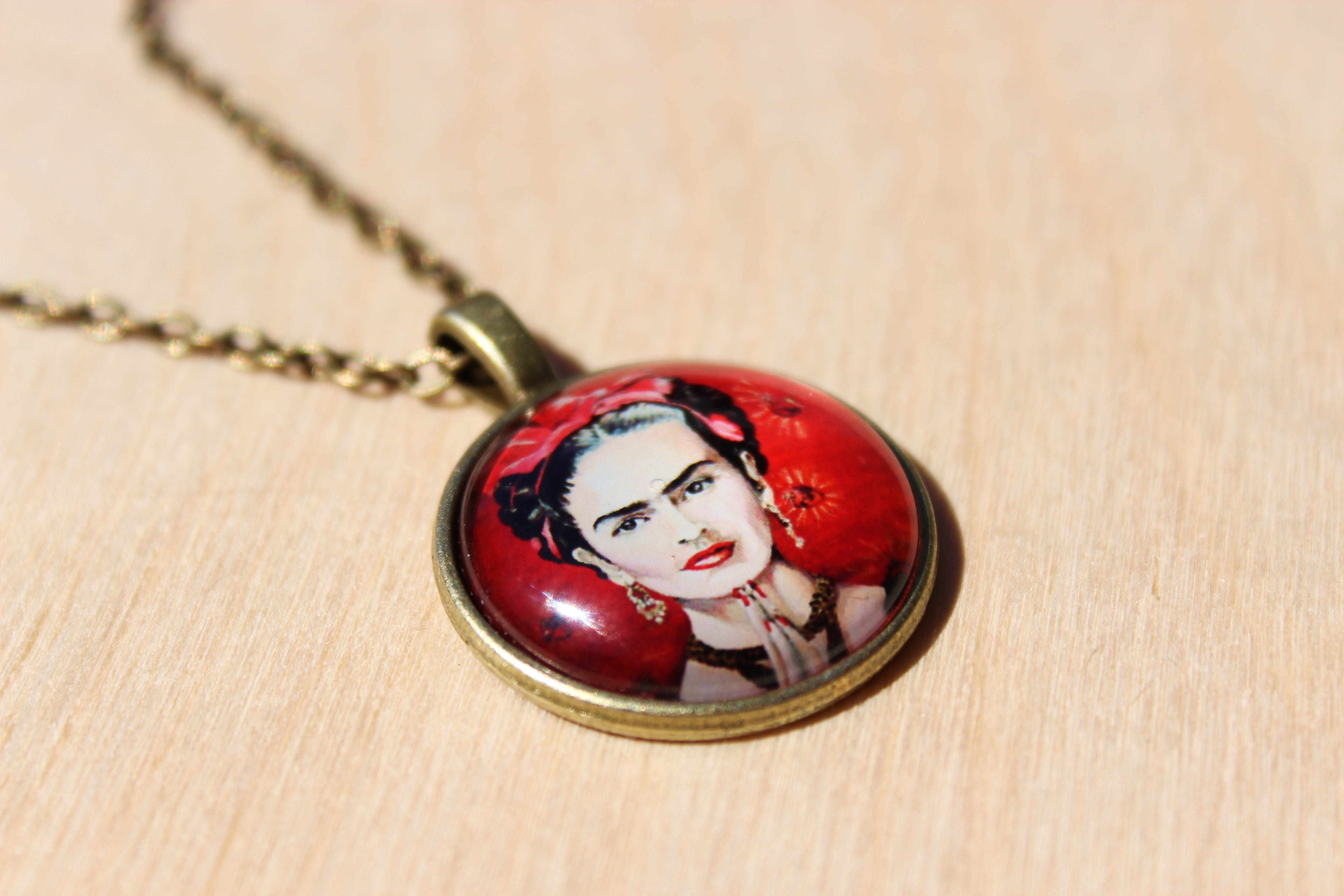 no people, high angle view, indoors, wealth, economy, jewelry, frida kahlo, chain, wood grain, painted, luxury, frida, food and drink, 5K, necklace, cabochon, HD Wallpaper