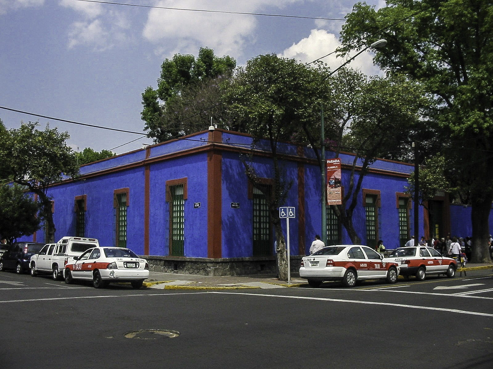stationary, motor vehicle, garage, photos, building Exterior, road, tree, kahlo, mode of transportation, frida, plant, architecture, mexico, Mexico City, HD Wallpaper