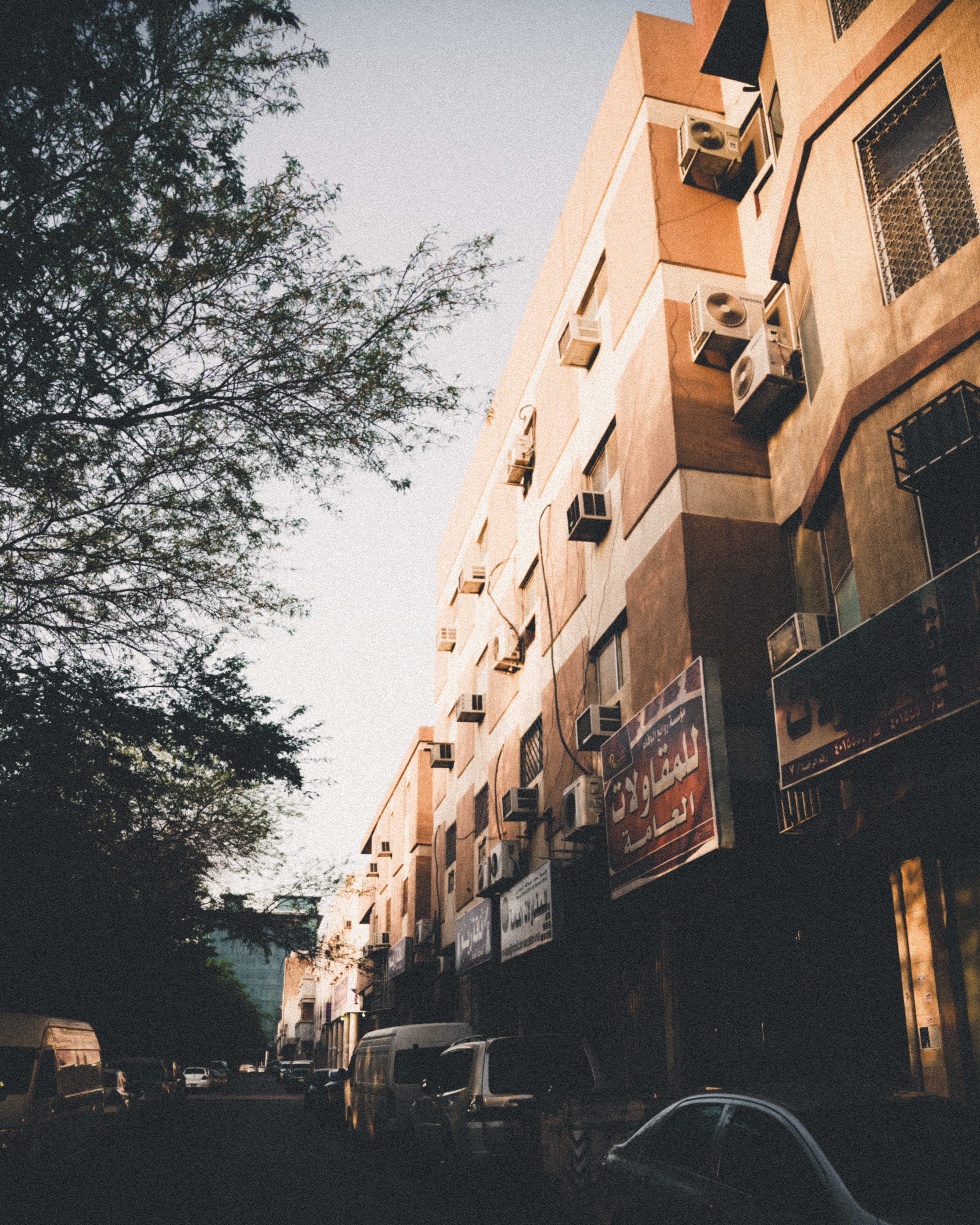 building exterior, urban, morning, car, building, light, color, motor vehicle, road, architecture, nature, day, residential district, built structure, canon, Phone HD Wallpaper