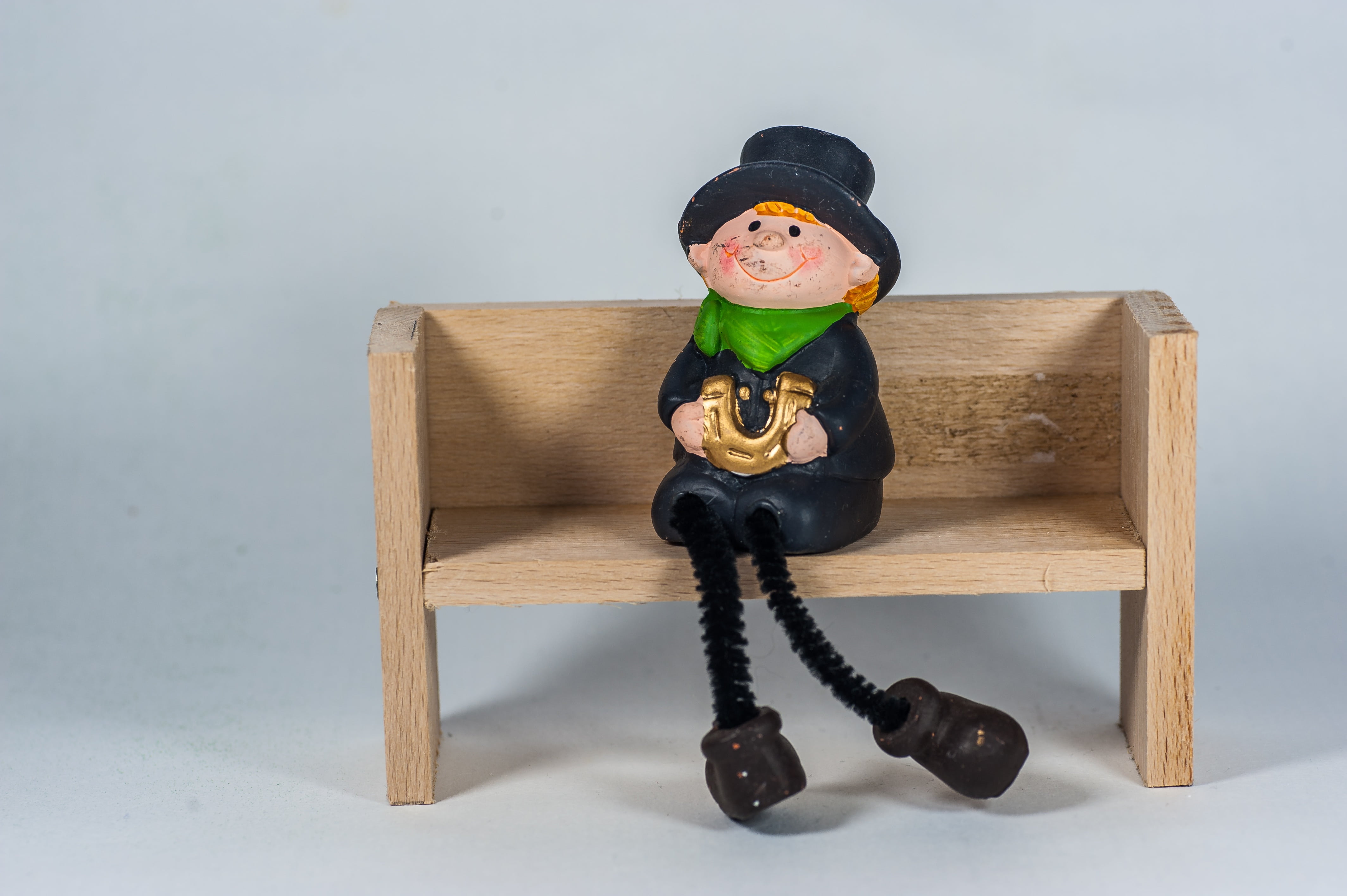 wooden bench, chimney sweep, sitting, 4K, toys, people, innocence, white background, men, doll, males, childhood, wood - material, boys, shoes, fun, horseshoe, HD Wallpaper