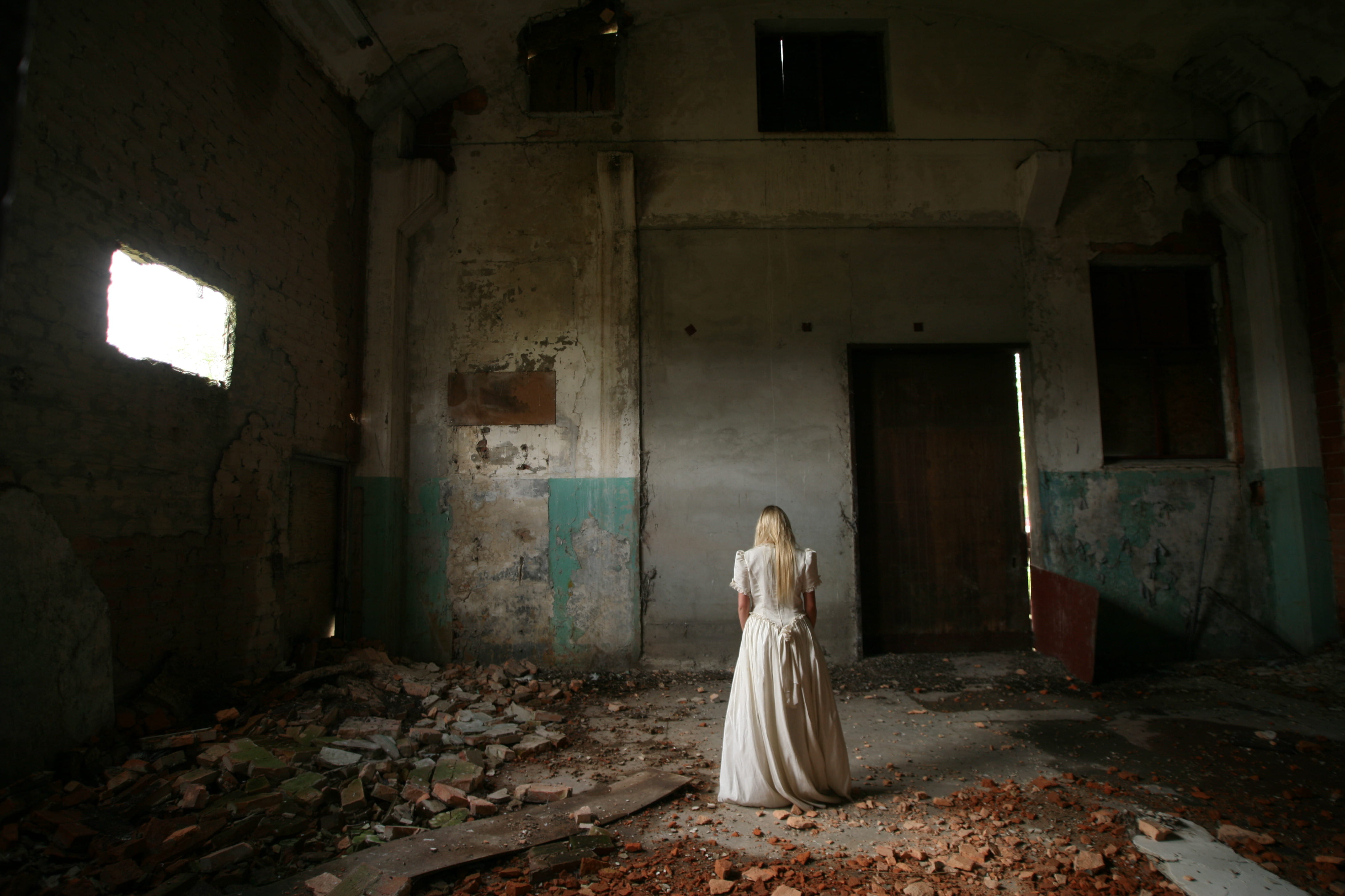 fashion, wedding, blond, eerie, people, wedding dress, love, 4K, person, abandoned, couple - relationship, full length, bride, romance, indoors, decay, HD Wallpaper