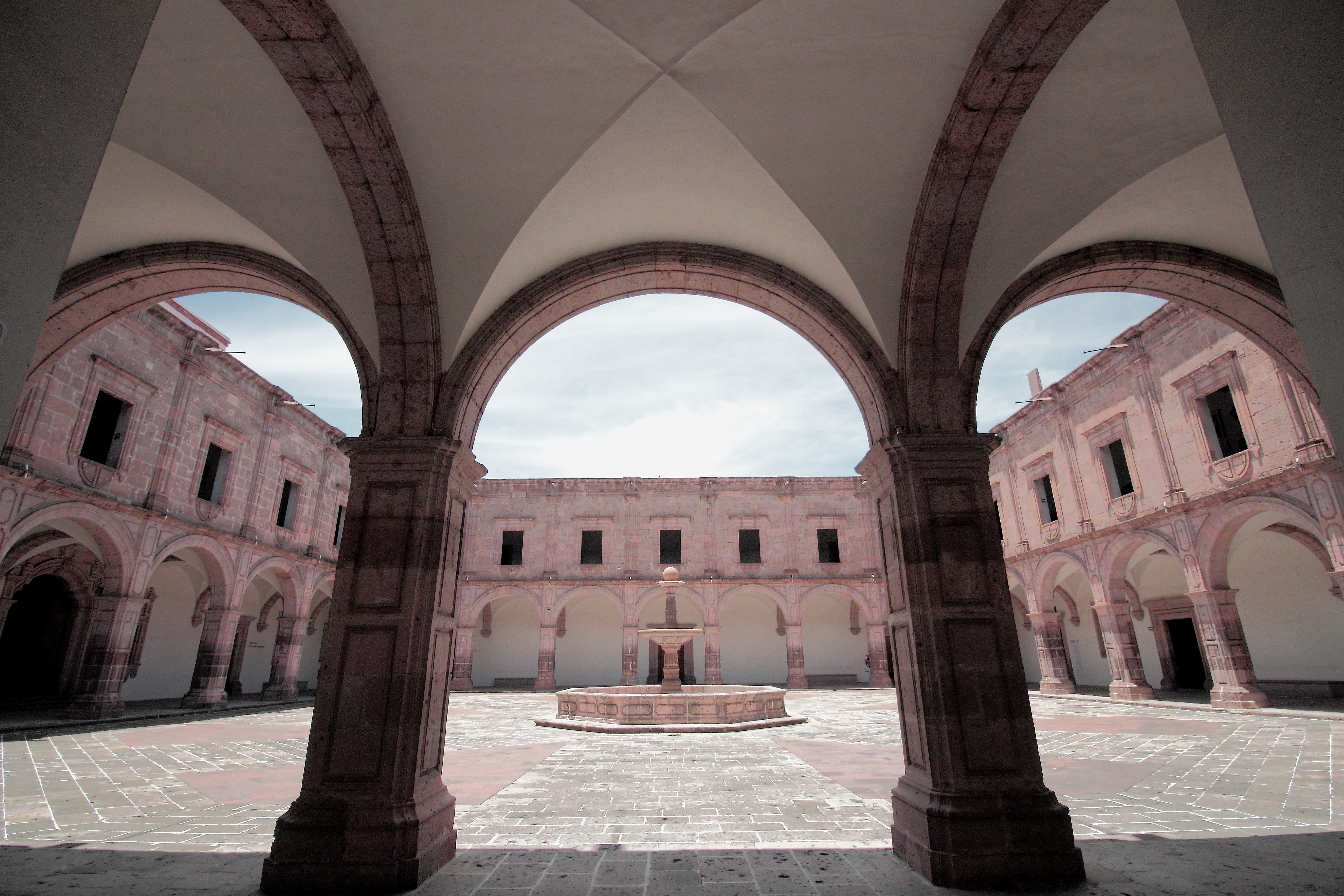 colonnade, the past, méxico, ancient civilization, arched, travel, building, tourism, mexico, centro cultural clavijero, outdoors, courtyard, minimalism, HD Wallpaper