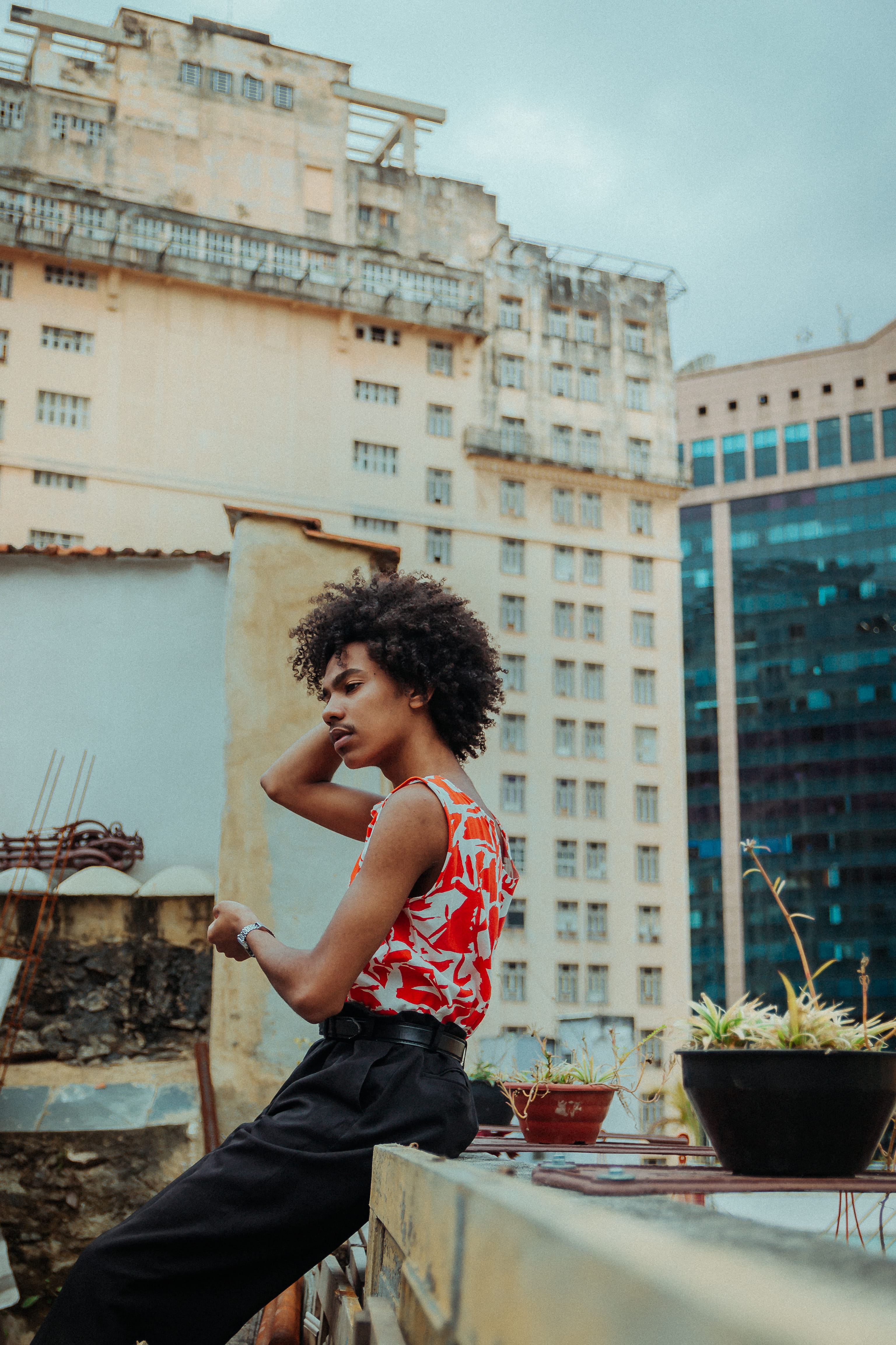 city Life, riodejaneiro, day, afro, plant, smiling, lifestyles, menswear, standing, rj, relaxation, summer, city, portrait, outdoors, nikon, 4K, black hair, Phone HD Wallpaper
