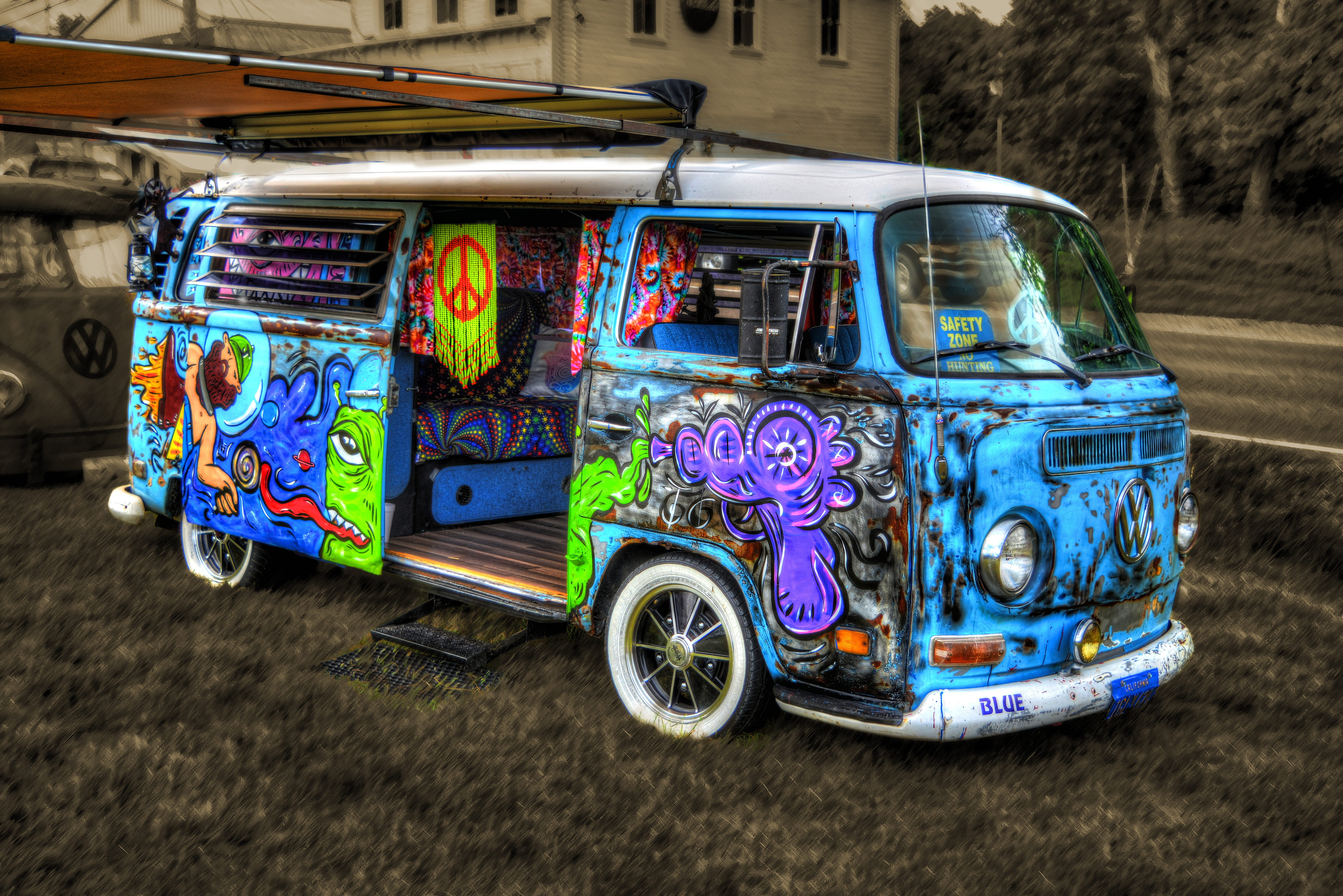 city, graffiti, motor vehicle, wheel, travel, mode of transportation, transportation, creativity, day, van, 5K, art and craft, nostalgia, mini van, antique, HD Wallpaper