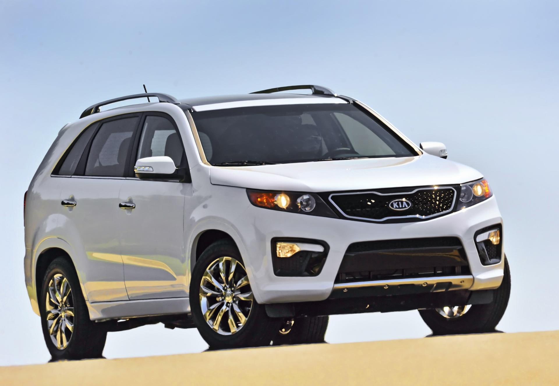 studio shot, mini van, small, luxury, transportation, no people, reflection, stationary, parking, sky, mode of transportation, land vehicle, kia, suv, outdoors, HD Wallpaper