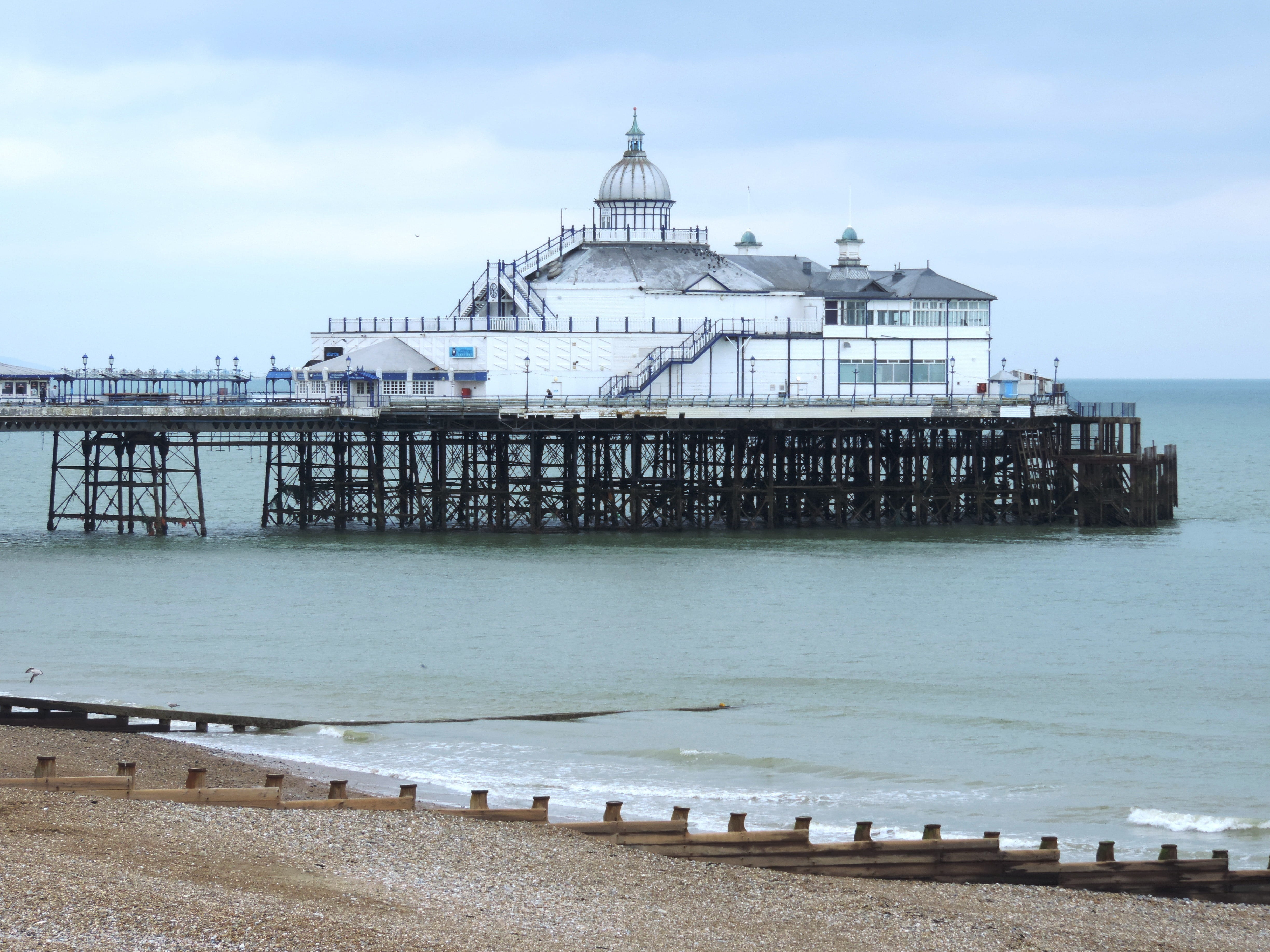 beach, pier, transportation, coastline, design, seafront, East Sussex, building exterior, no people, tourism, engineering, architectural, cloud - sky, 4K, HD Wallpaper