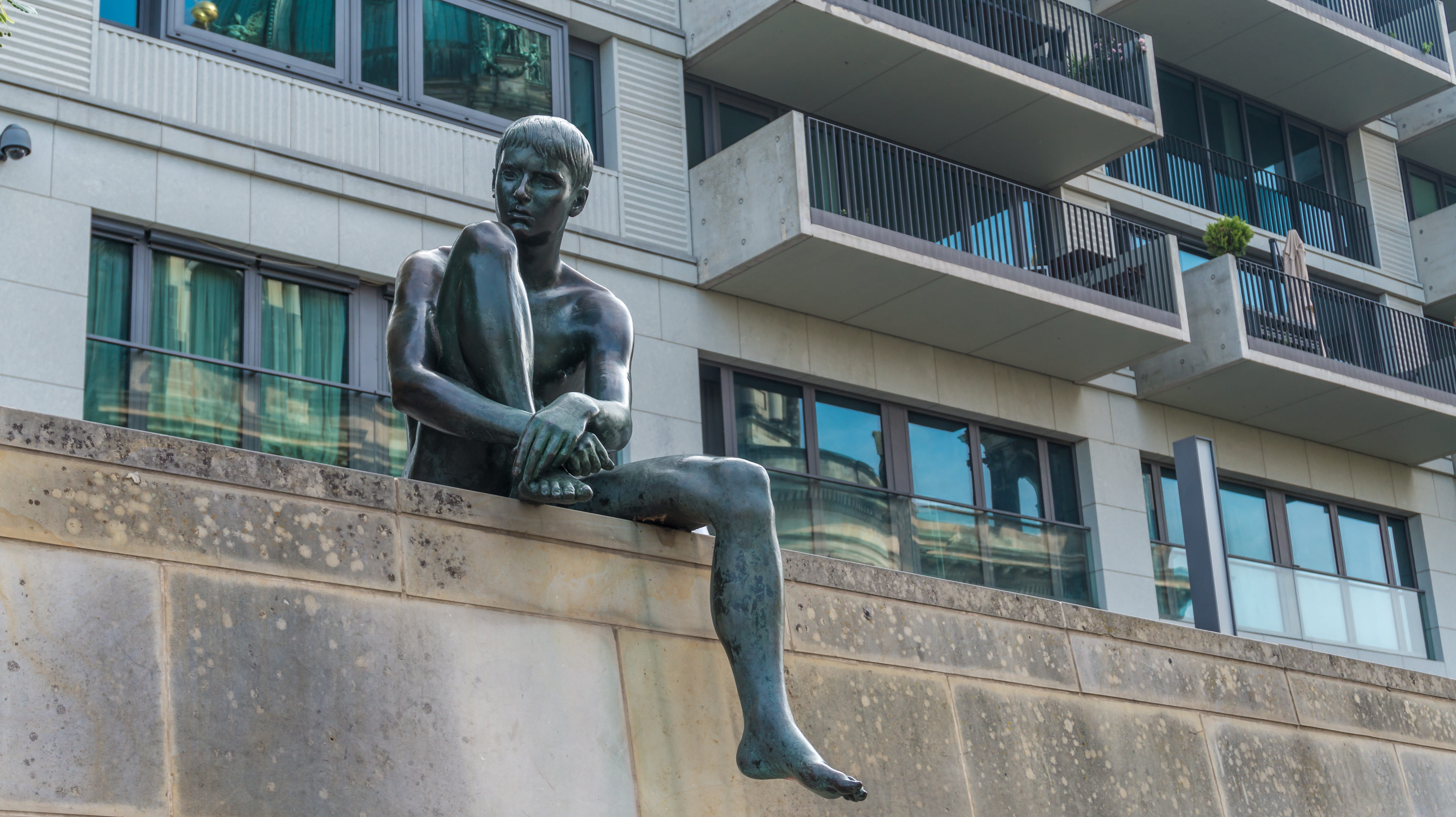 the past, day, low angle view, statue, travel, male likeness, 5K, sculpture, building exterior, built structure, building, architecture, craft, city, outdoors, HD Wallpaper