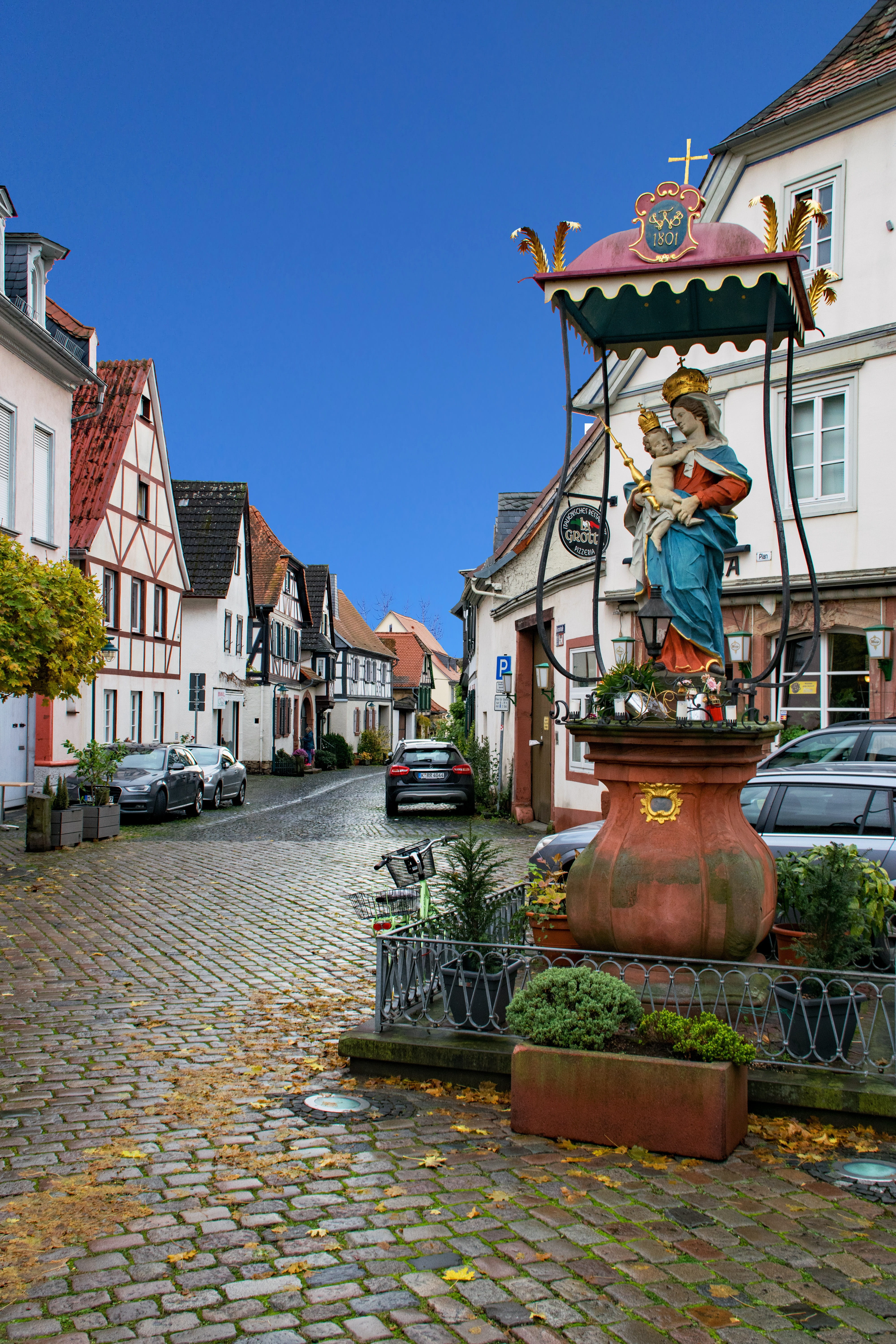human representation, germany, hochheim, stature, male likeness, wine, historic center, no people, sculpture, nature, 5K, representation, building, architecture, Phone HD Wallpaper