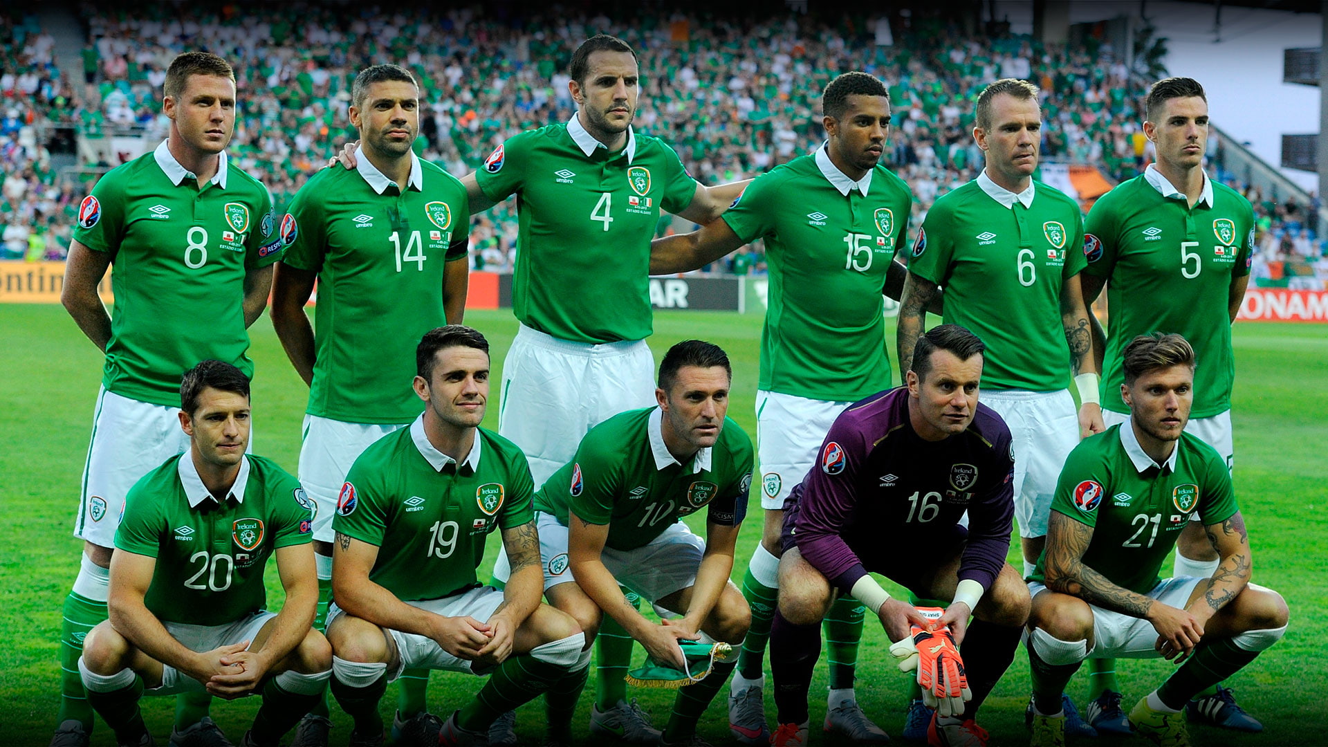 young adult, crowd, men, young men, sports clothing, portrait, 1080P, green color, togetherness, teenager, europa, teamwork, sport, looking at camera, HD Wallpaper