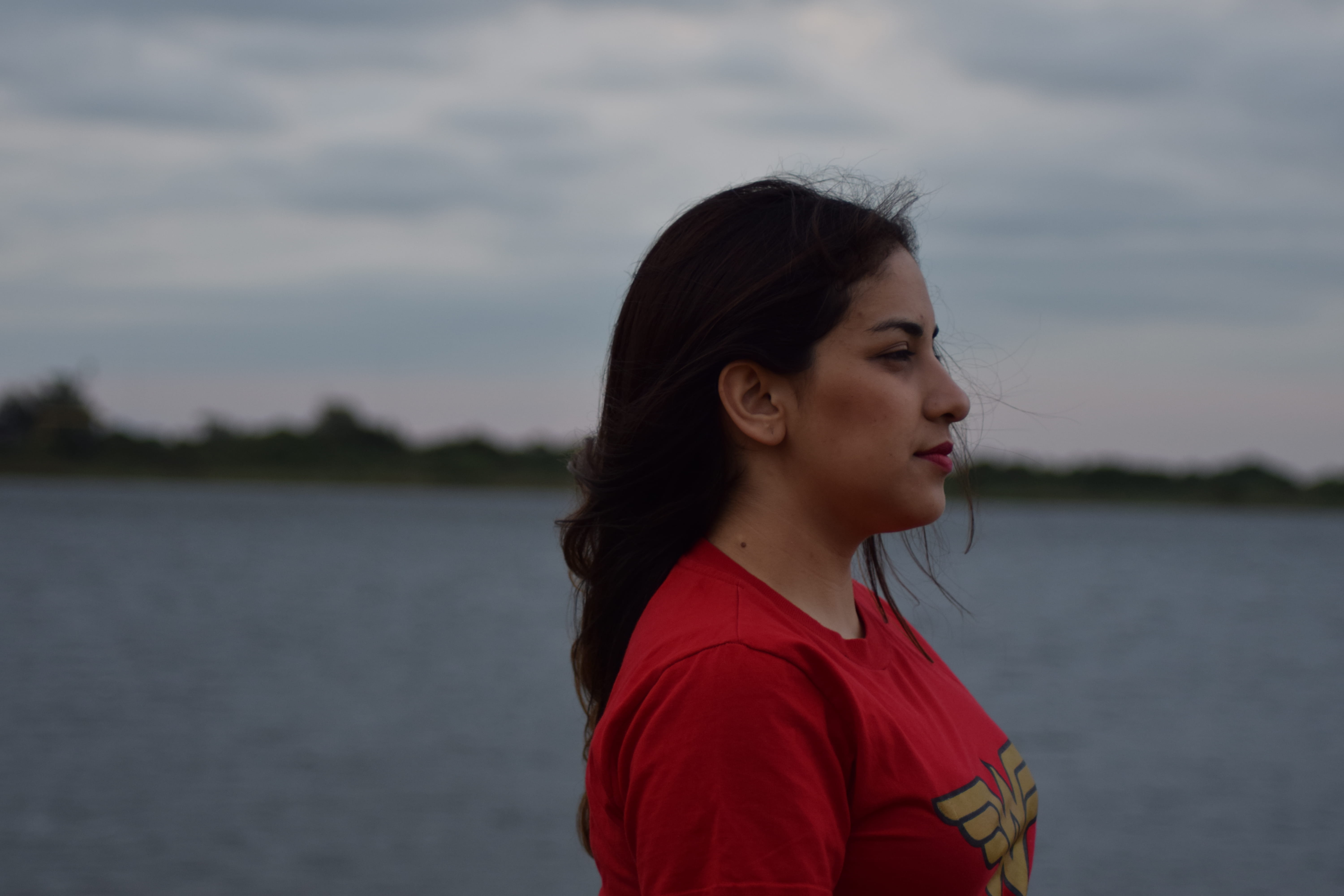 lake, wonder woman, joy, beautiful woman, lifestyles, tranquility, avenida costanera josé asunción flores, looking away, paraguay, hairstyle, asunción, HD Wallpaper