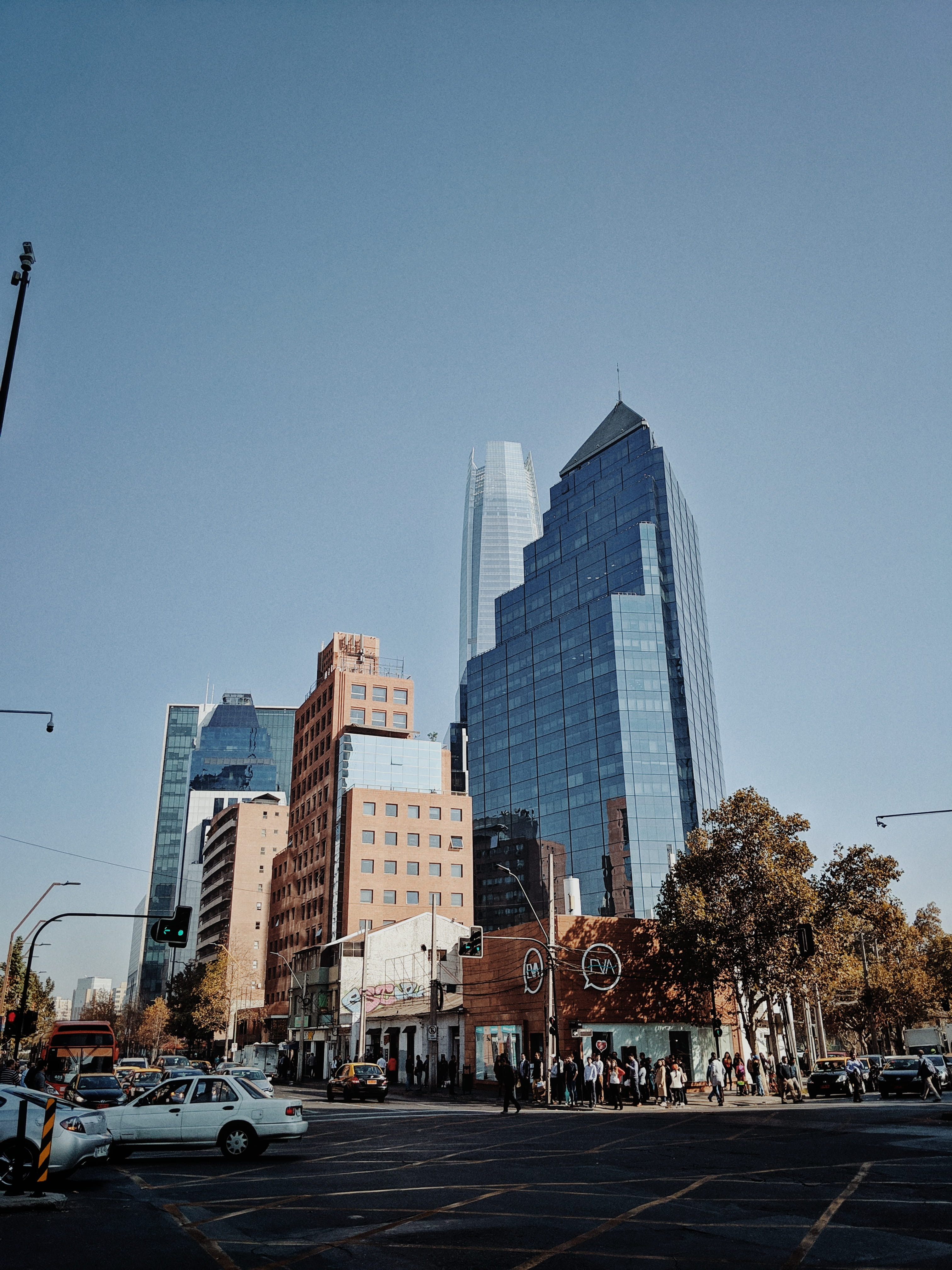office building, clear sky, transportation, sky, motor vehicle, building exterior, office building exterior, street, chile, mode of transportation, human, Phone HD Wallpaper
