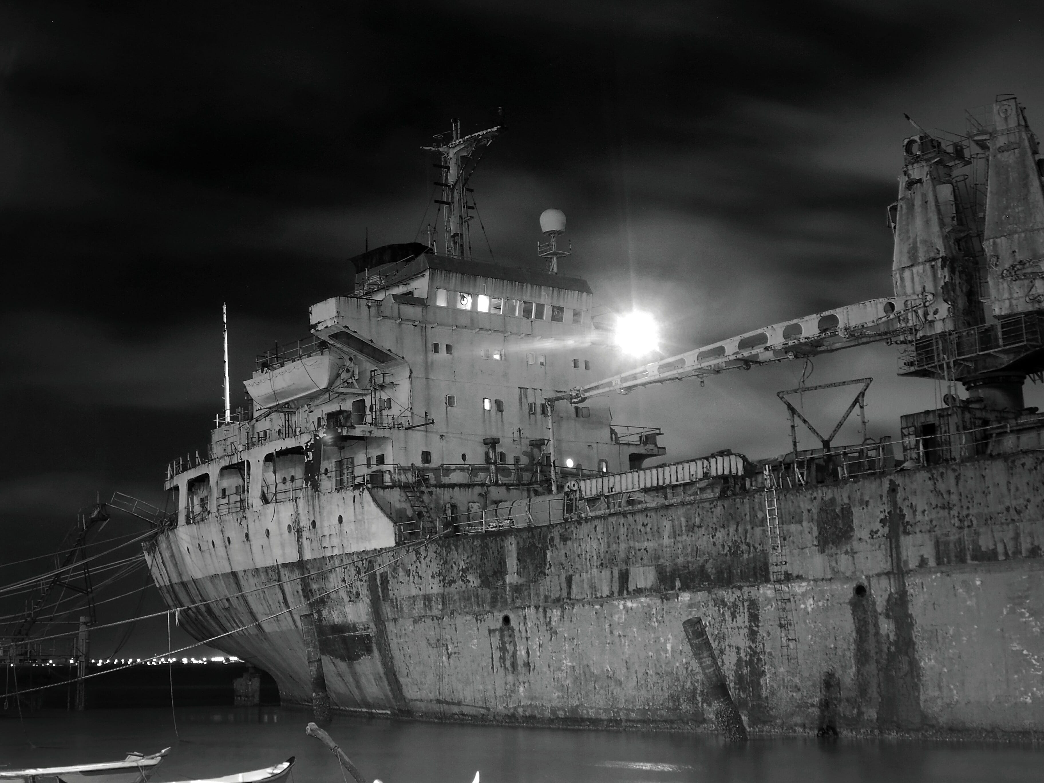 white, sky, no people, passenger craft, cloud - sky, moored, transportation, mode of transportation, freight transportation, branco, black and white, cinza, HD Wallpaper
