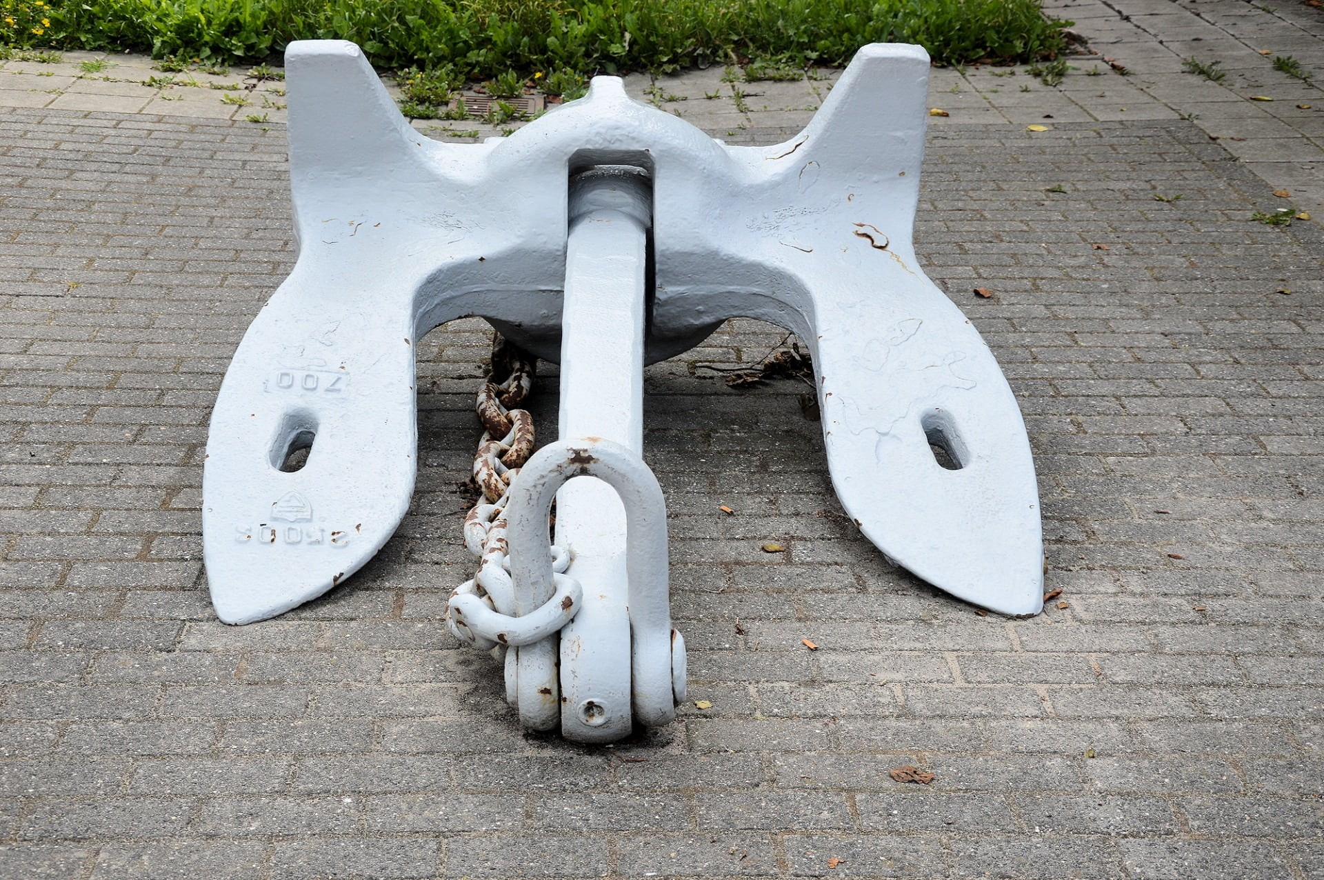 nautical, wall - building feature, work tool, support, footpath, old, port, anchor, marine, high angle view, iron, mud weight, mighty, outdoors, weight, HD Wallpaper