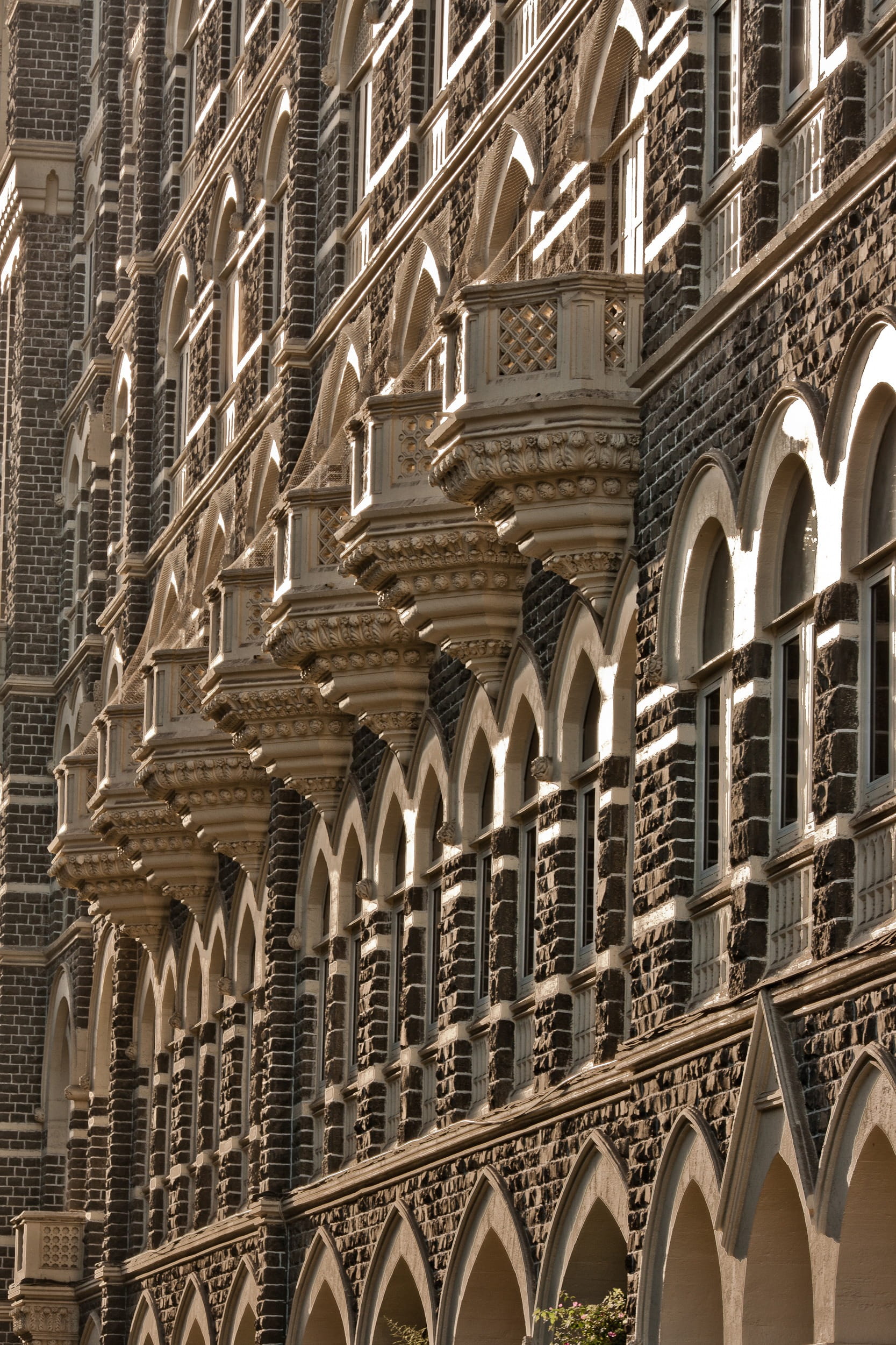 arch, arcade, mumbai, history, city, Mumbai, day, arched, Taj Mahal Hotel, built structure, place of worship, building exterior, the past, Balconies, low angle view, Phone HD Wallpaper