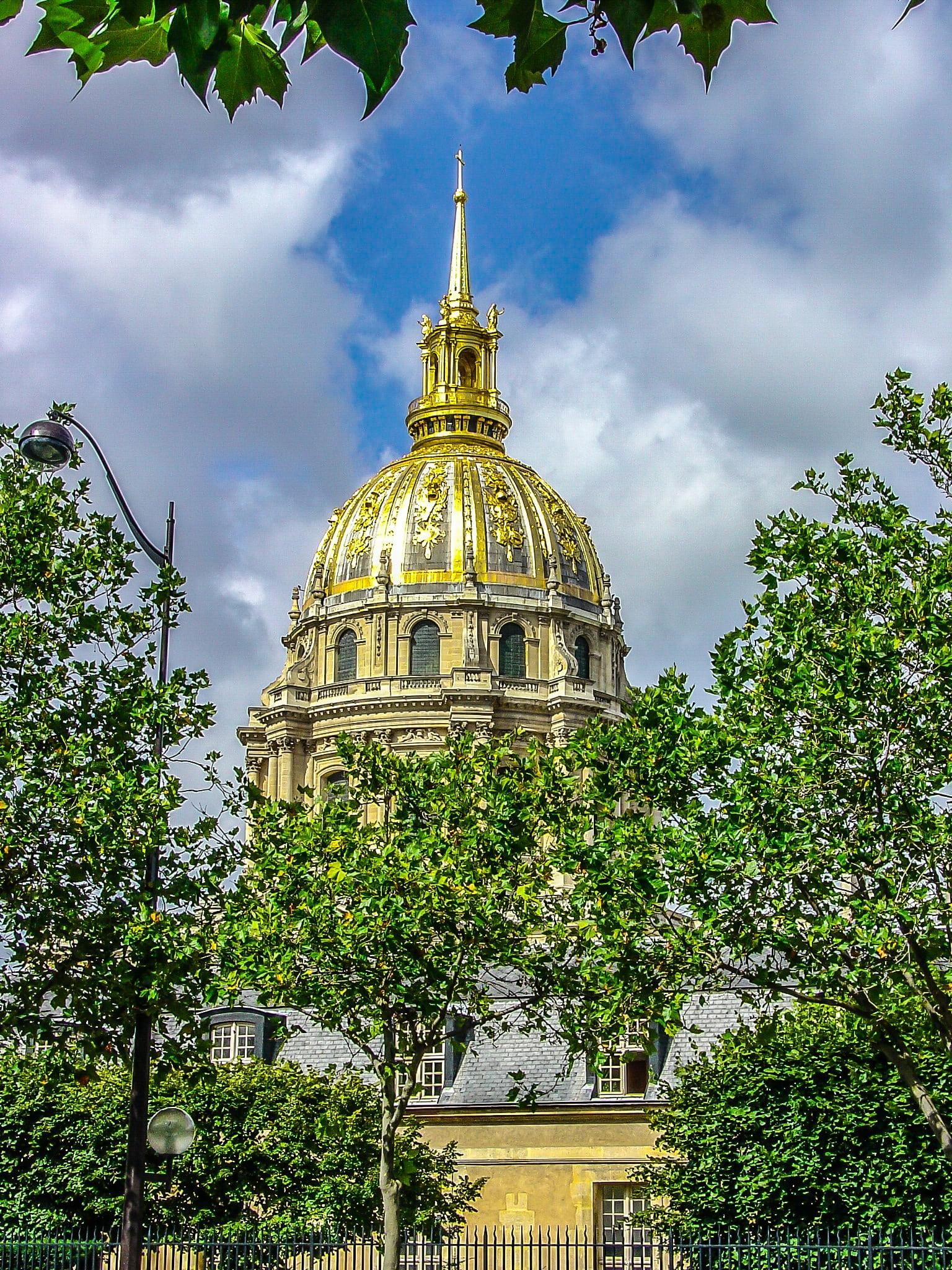place of worship, low angle view, plant, 1080P, tree, religion, gold, architecture, green color, french, built structure, lamp post, dome, europe, belief, Phone HD Wallpaper