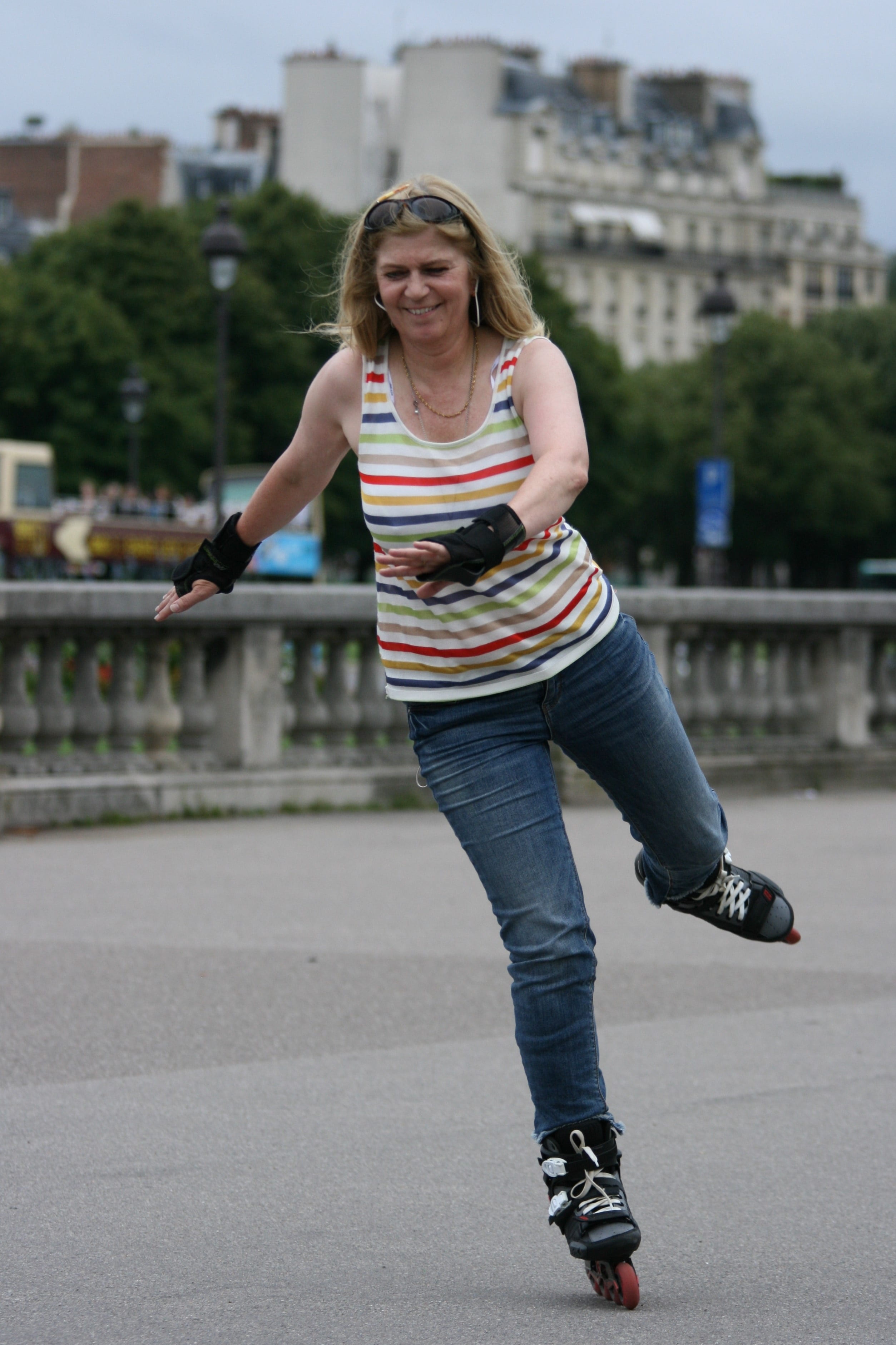 focus on foreground, roller, rolling, inline skaters, built structure, full length, portrait, young women, real people, stripes, paris, beautiful woman, Phone HD Wallpaper