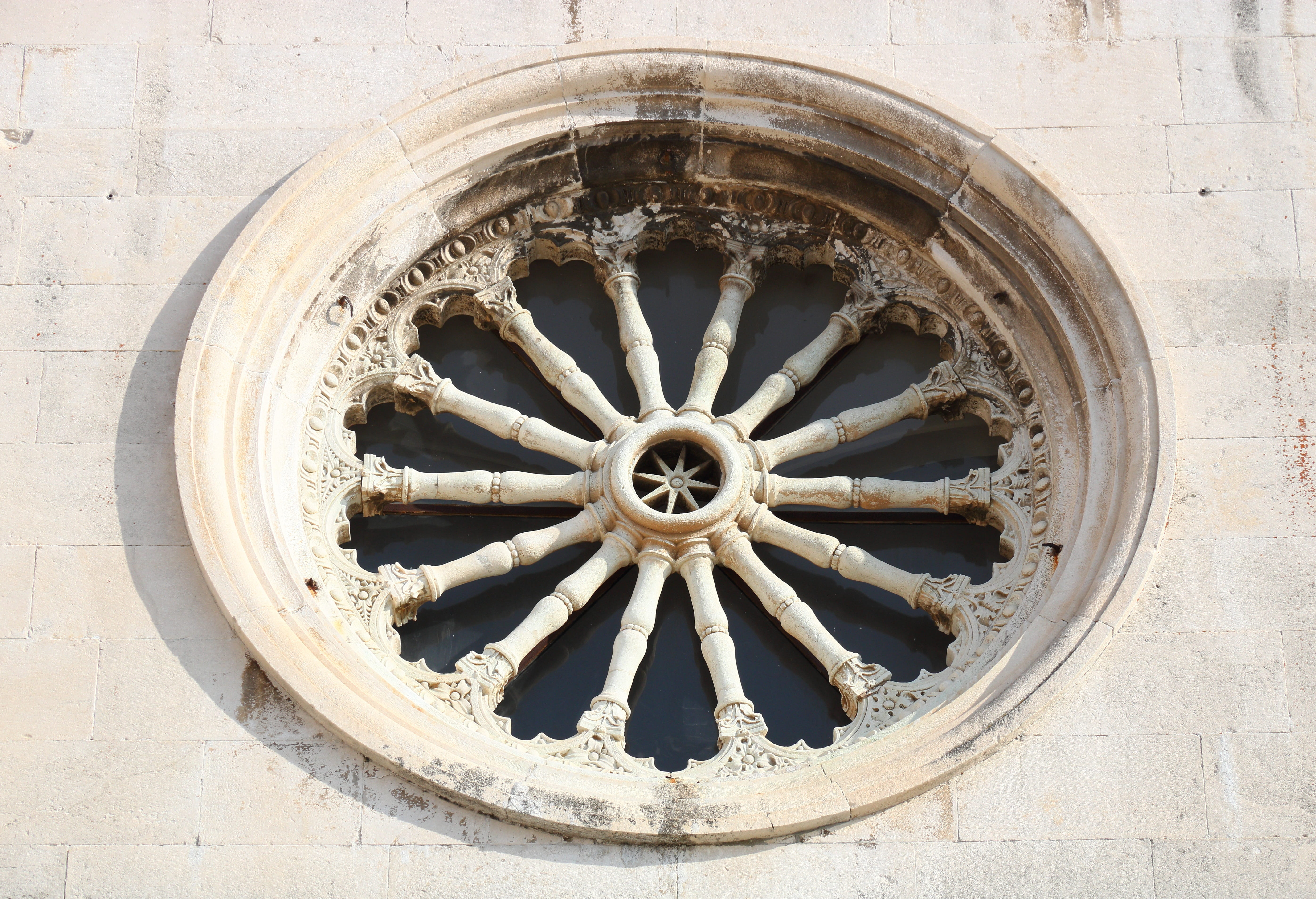 wall - building feature, built structure, window, building exterior, design, weathered, croatia, pattern, circle, history, building, round, glass, church, HD Wallpaper