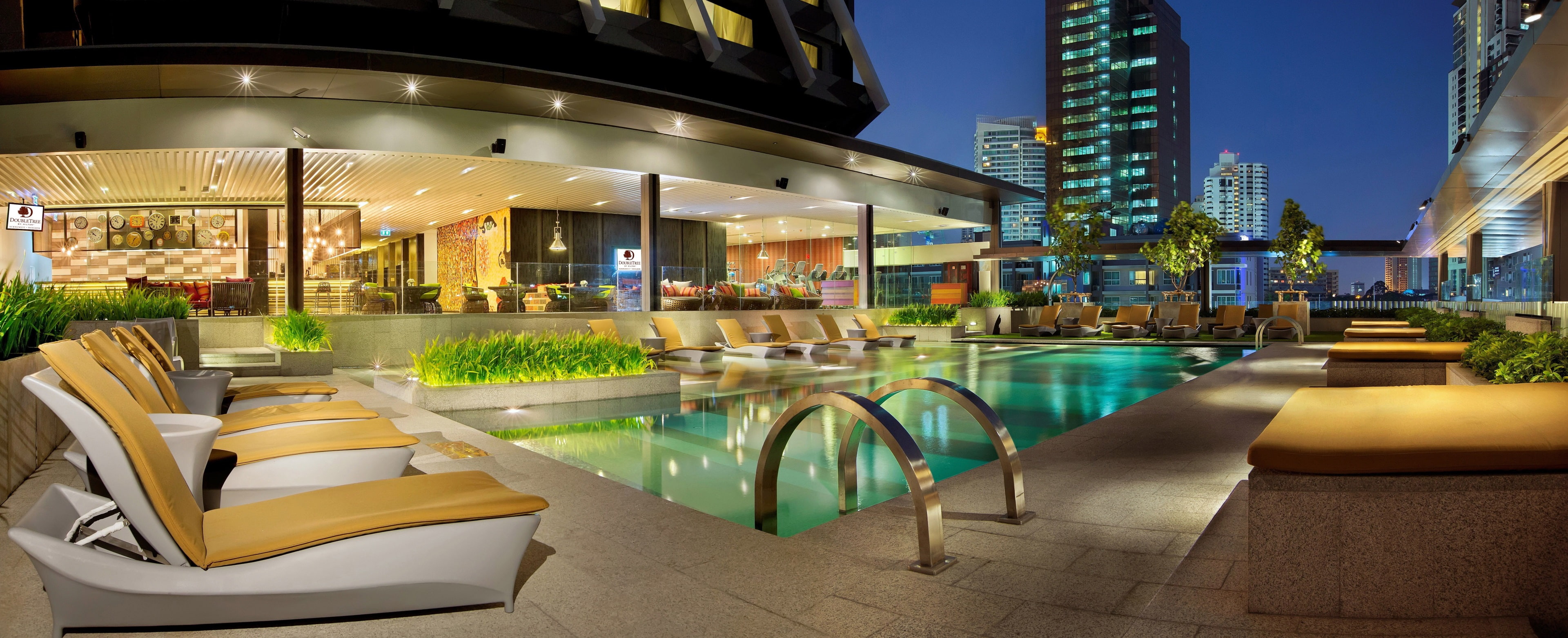 doubletree by hilton hotel 4k amazing hd desktop, business, chair, apartment, furniture, seat, built structure, reflection, residential district, office, HD Wallpaper