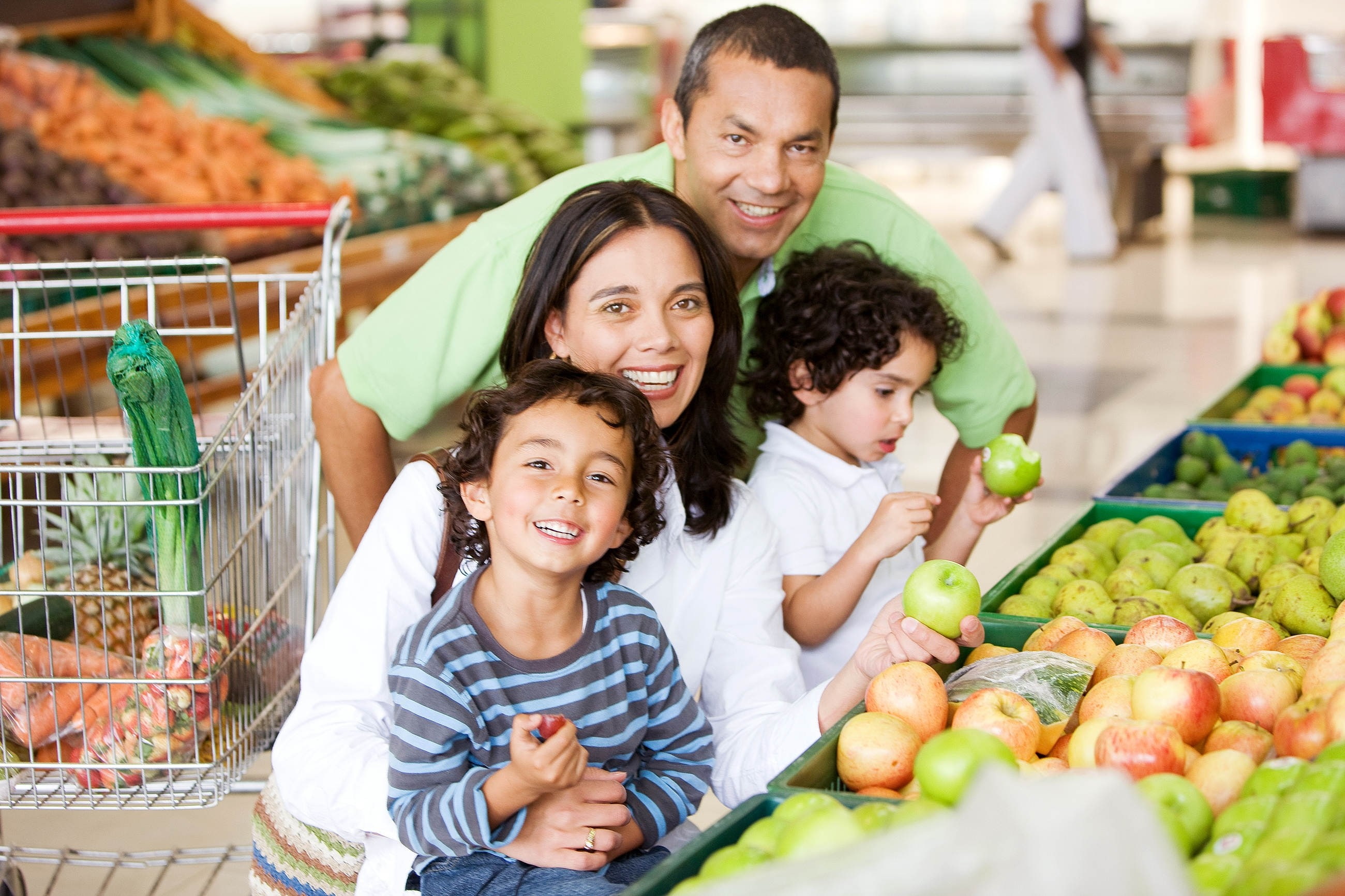 Food, women, males, Supermarket, consumerism, happiness, groceries, parent, Family, Shopping, adult, smiling, childhood, females, mid adult, food and drink, HD Wallpaper