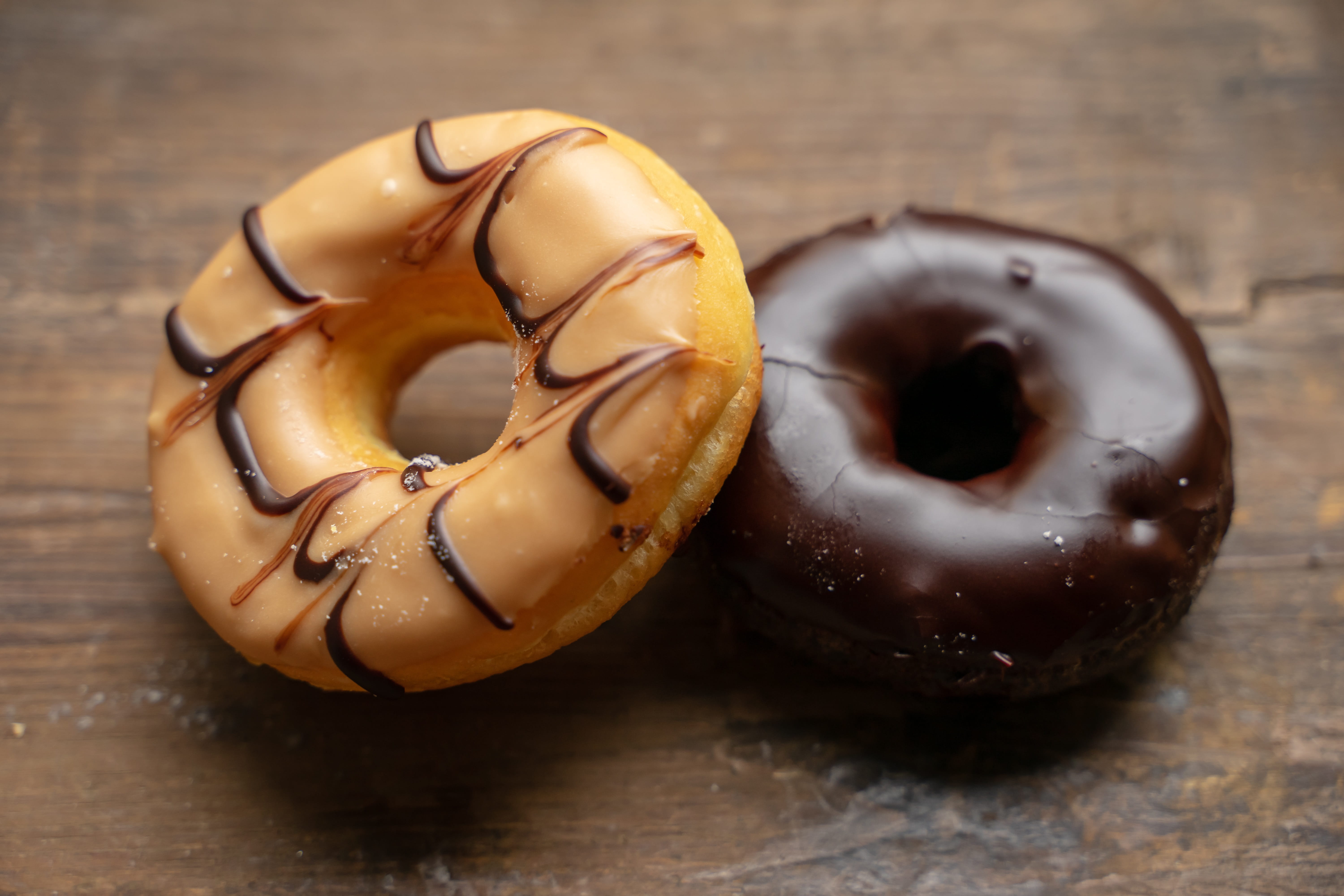 deep fried, color, candy, streusel, chocolate, glaze, dessert, brown, bakery, food and drink, pastries, glazed food, donuts, eat, high angle view, sugar, HD Wallpaper