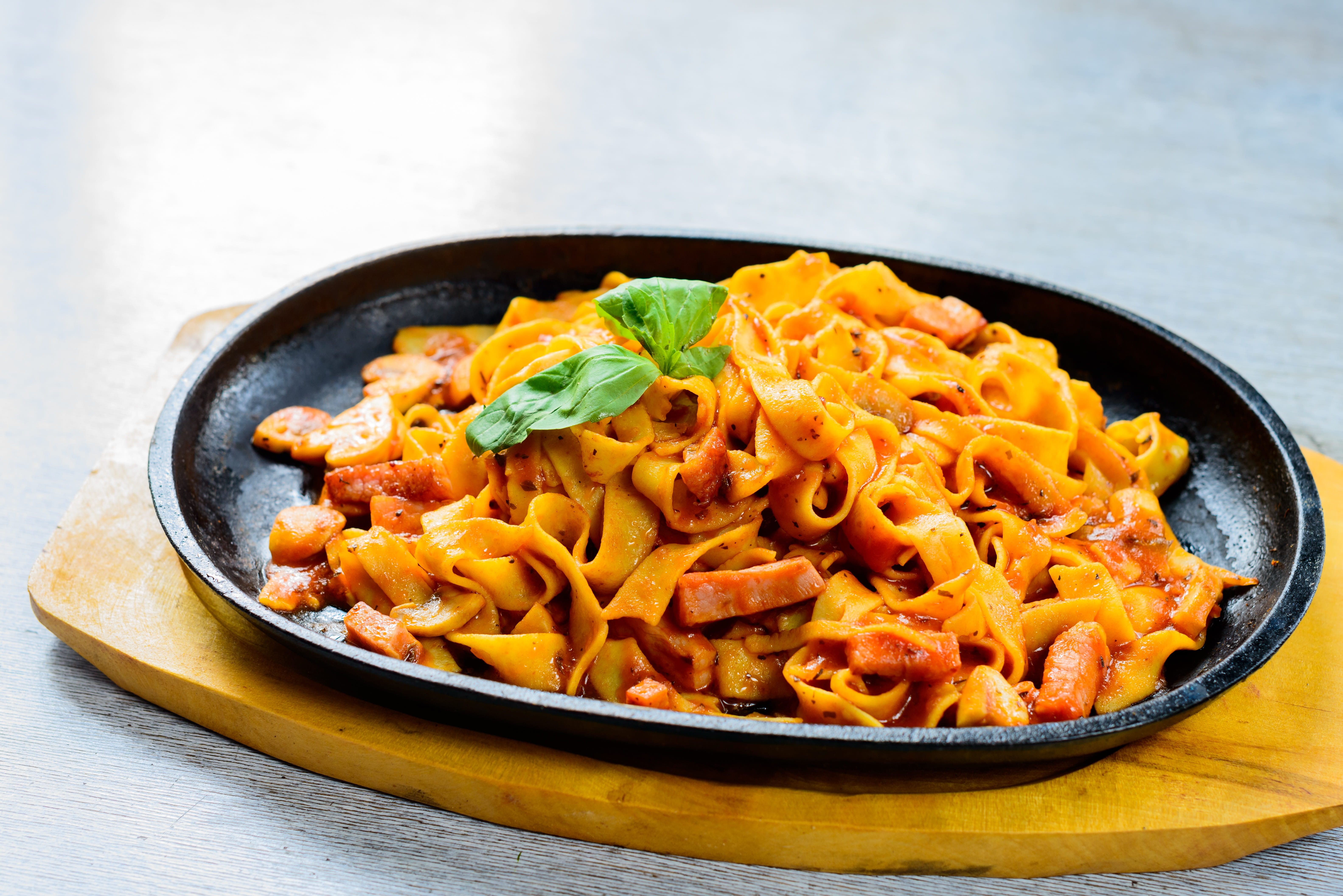 eat, herb, cuisine, Italian Food, spice, food, still life, close-up, spaghetti, freshness, dinner, comfort food, studio shot, Tomato, italy, cultures, meat, HD Wallpaper