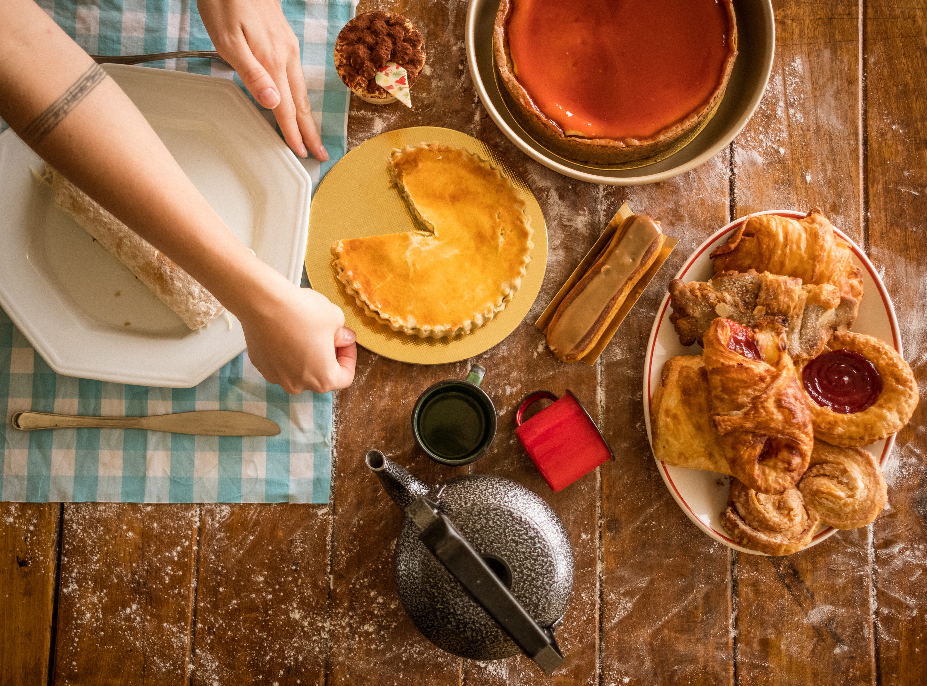 kitchen utensil, hand, delicious, 2K, high angle view, pies, pastries, food and drink, preparing food, preparation, teapot, women, table, body part, bowl, HD Wallpaper