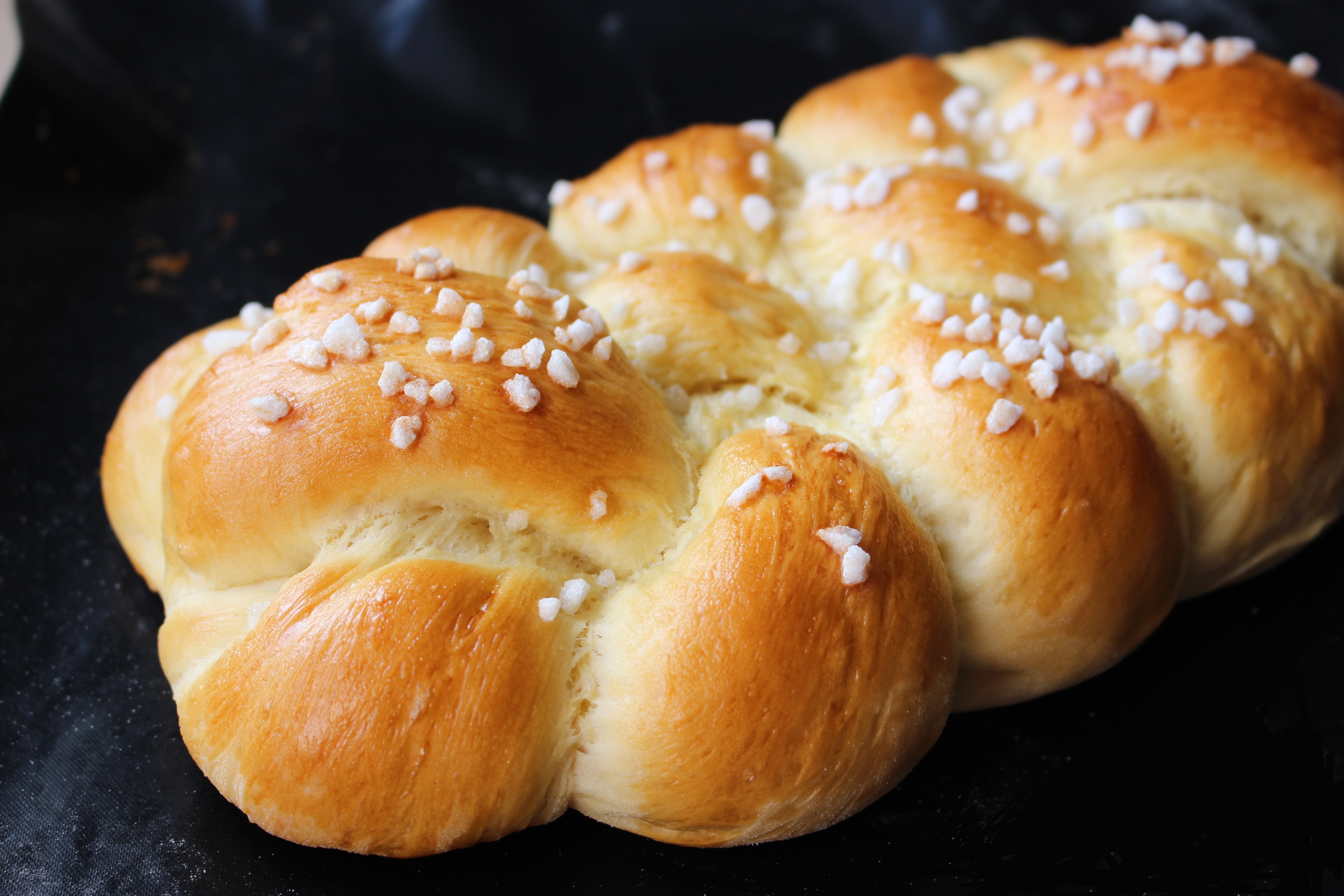 bun, 5K, healthy eating, baked, indoors, focus on foreground, indulgence, snack, gourmet, still life, food and drink, freshness, brioche, sesame seed, HD Wallpaper