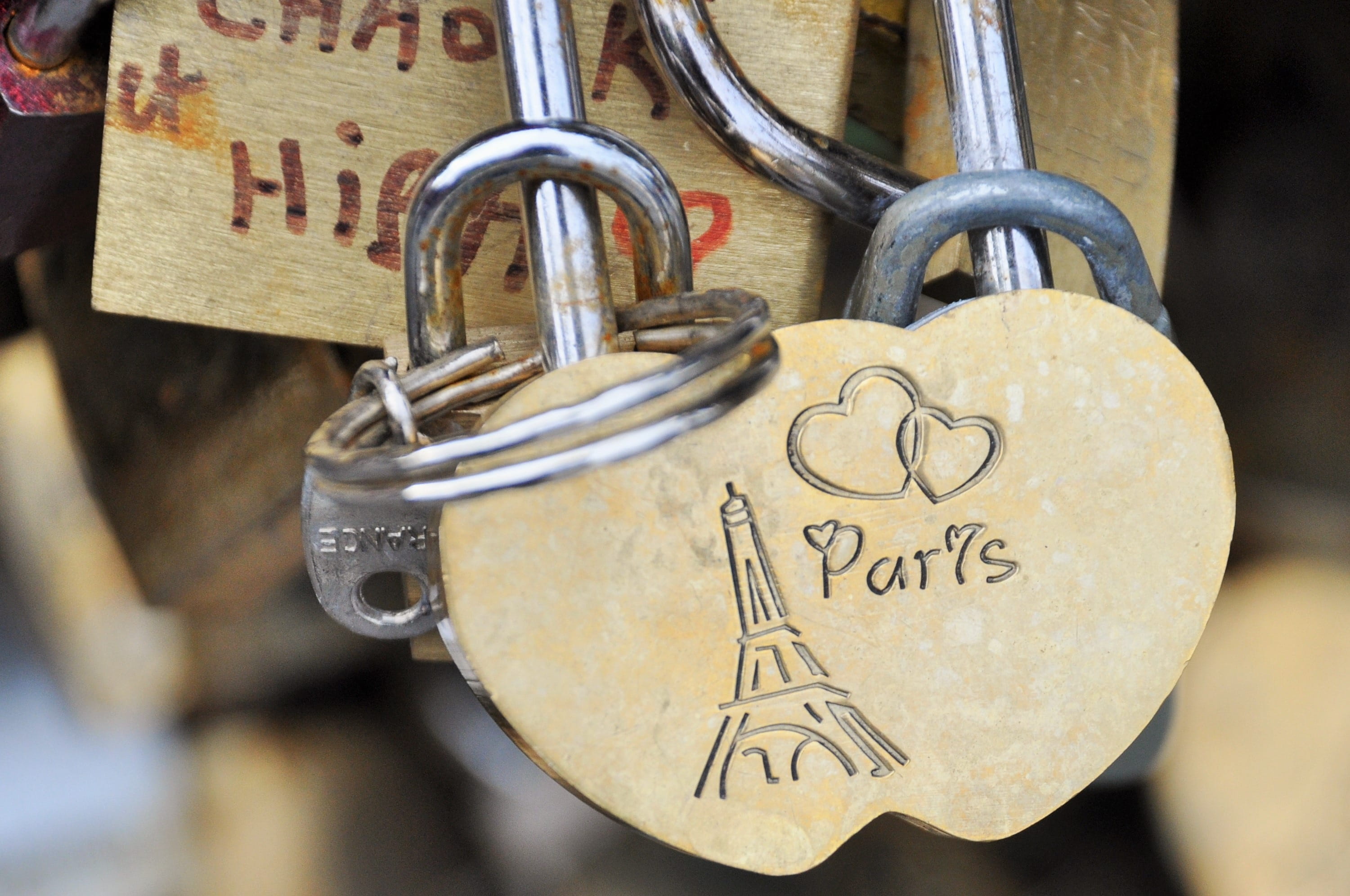 close-up, protection, doré, love lock, union, st valentin, day, chain, in love, france, communication, lock, key, selective, Seine, heart shape, safety, HD Wallpaper