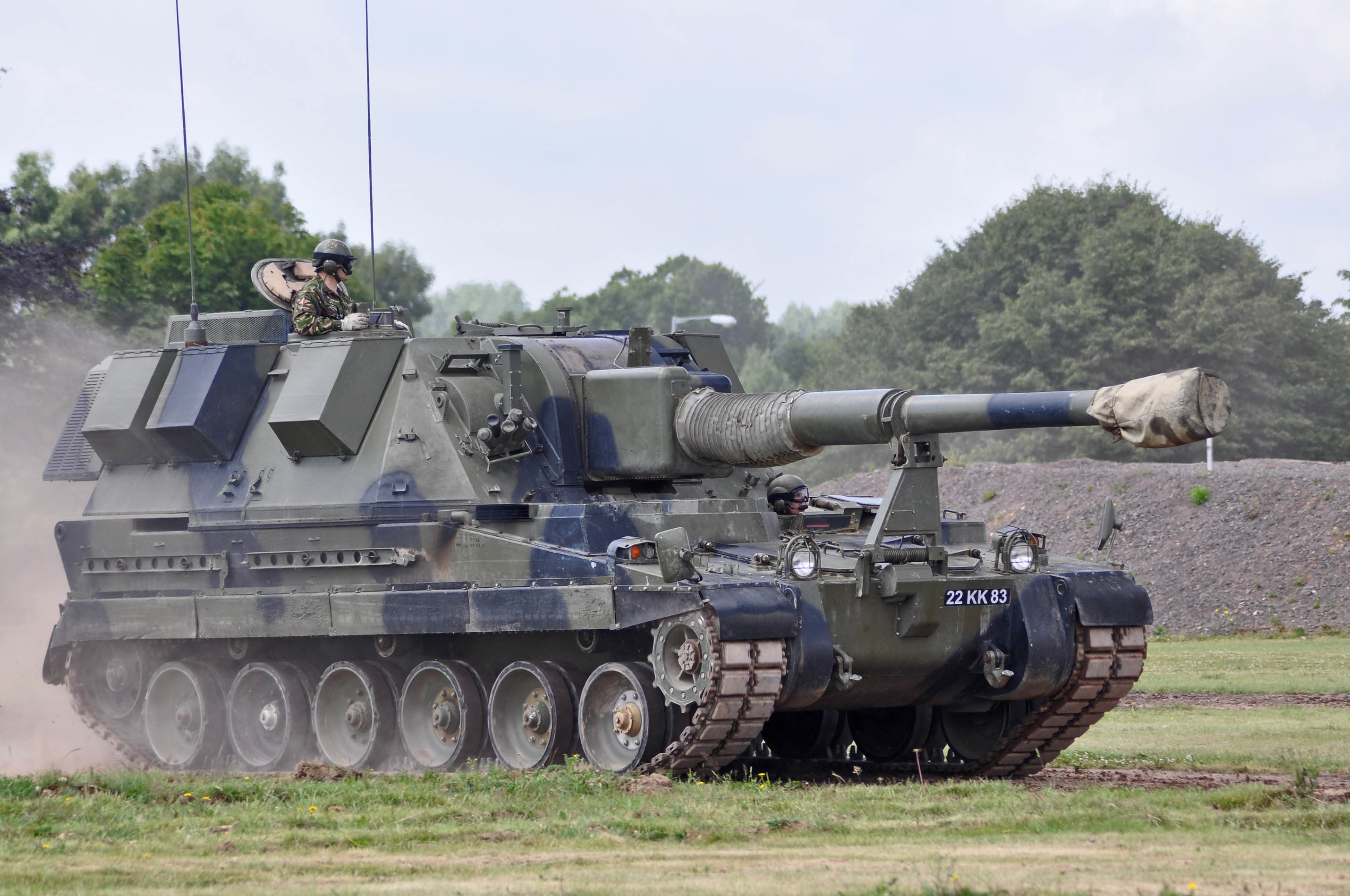 armed forces, no people, armor, day, outdoors, self-propelled, military, fighting, land, government, 2K, tank, armored tank, cannon, plant, transportation, HD Wallpaper