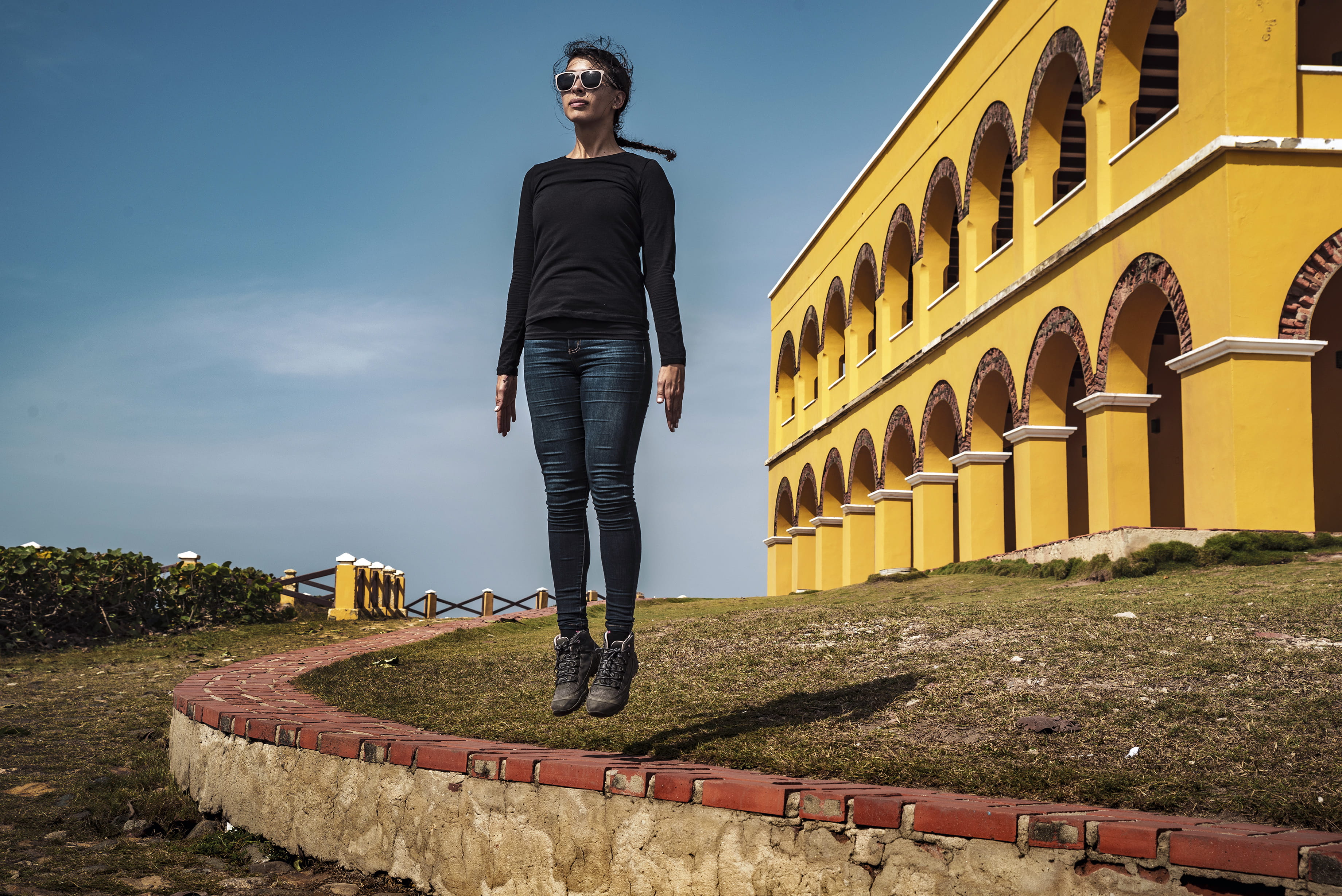 building exterior, lifestyles, young adult, castillo, 2K, amarillo, leisure activity, colombia, girl, built structure, front view, real people, architecture, HD Wallpaper