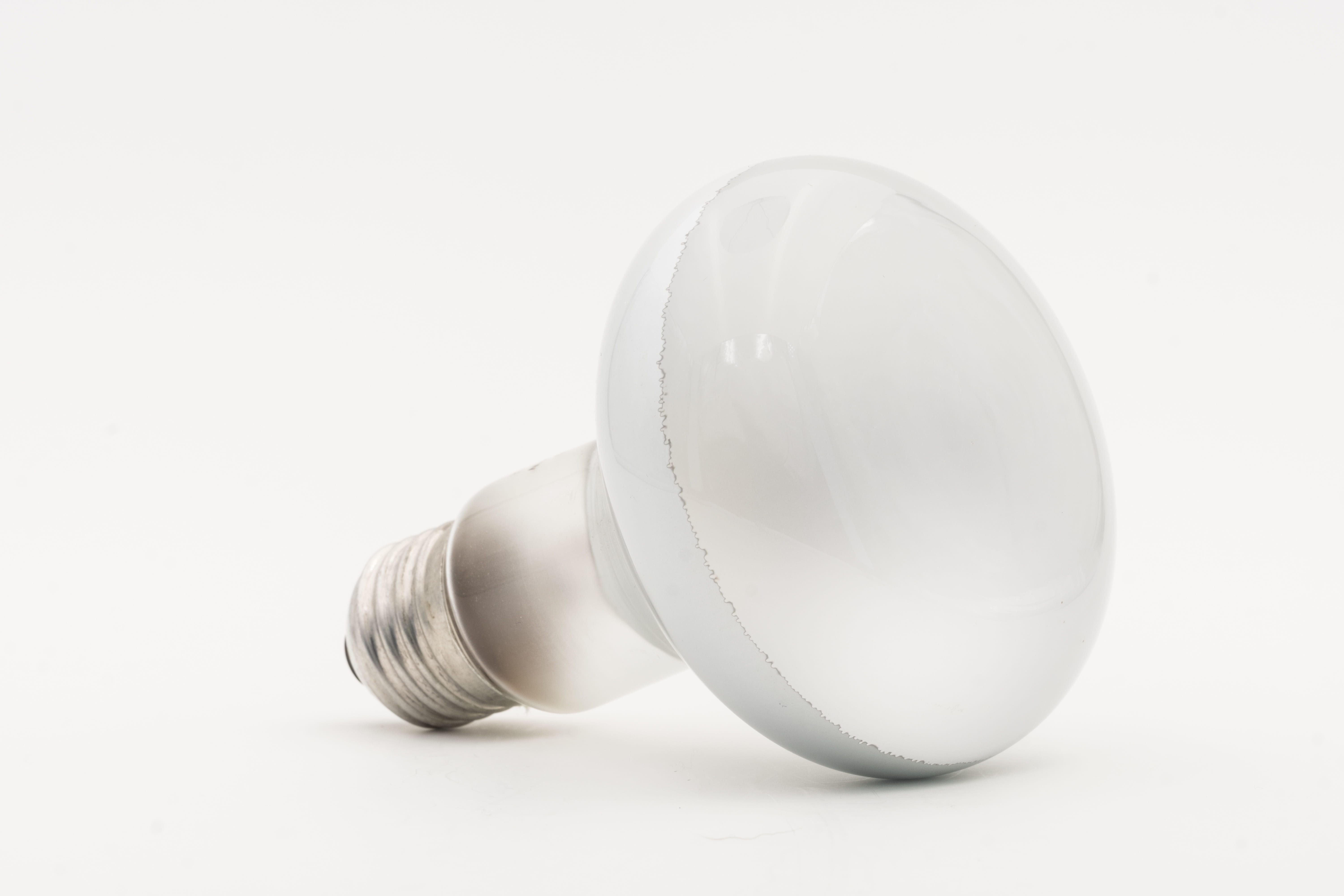 5K, no people, cut out, two objects, electricity, copy space, technology, parabolic, single object, studio shot, fragile, thread, macro, close-up, white color, HD Wallpaper