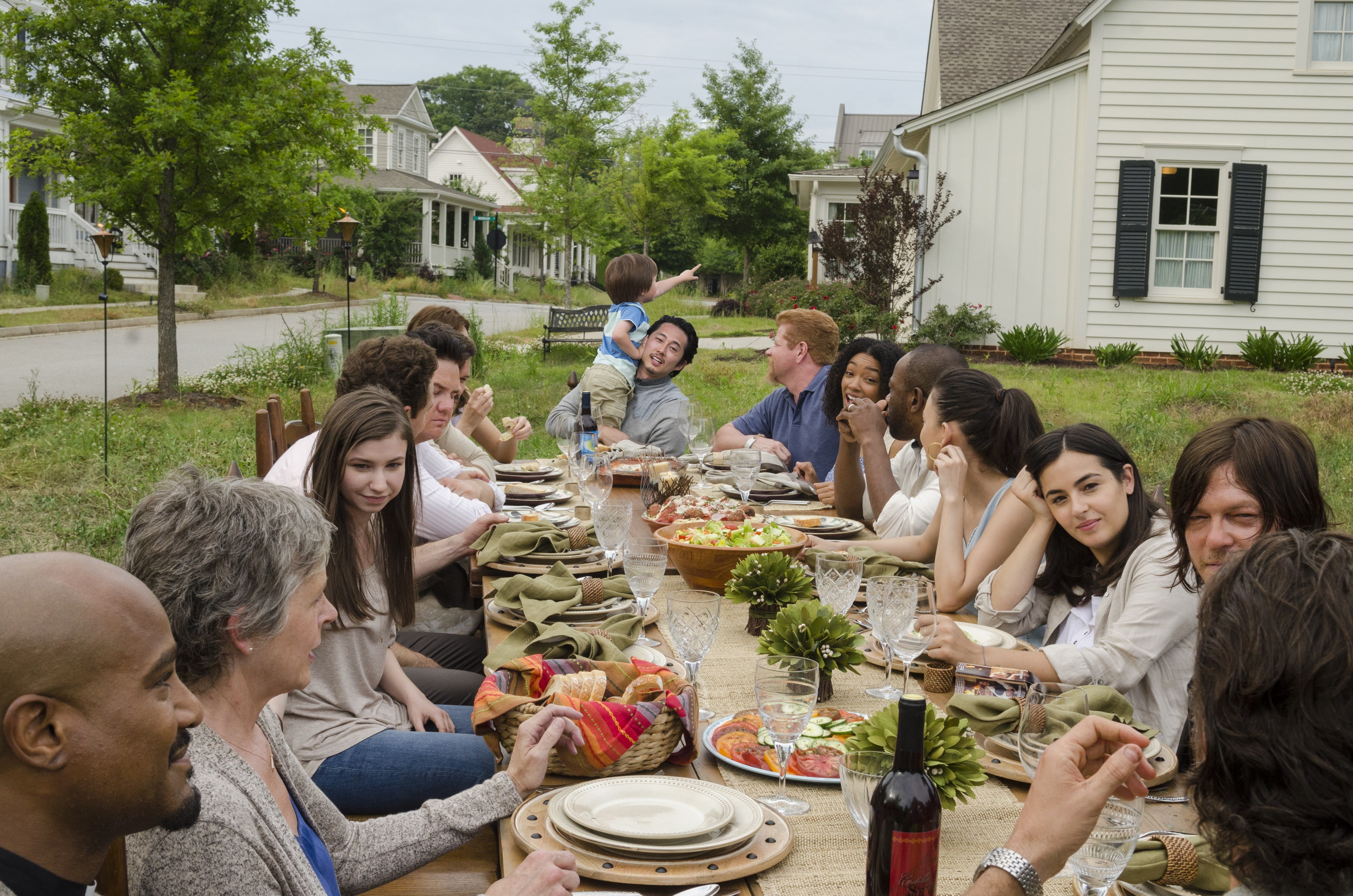 multi-generation family, men, the walking dead, 4K, group of people, grandchild, real people, males, lifestyles, adult, mid adult, food and drink, mature adult, HD Wallpaper