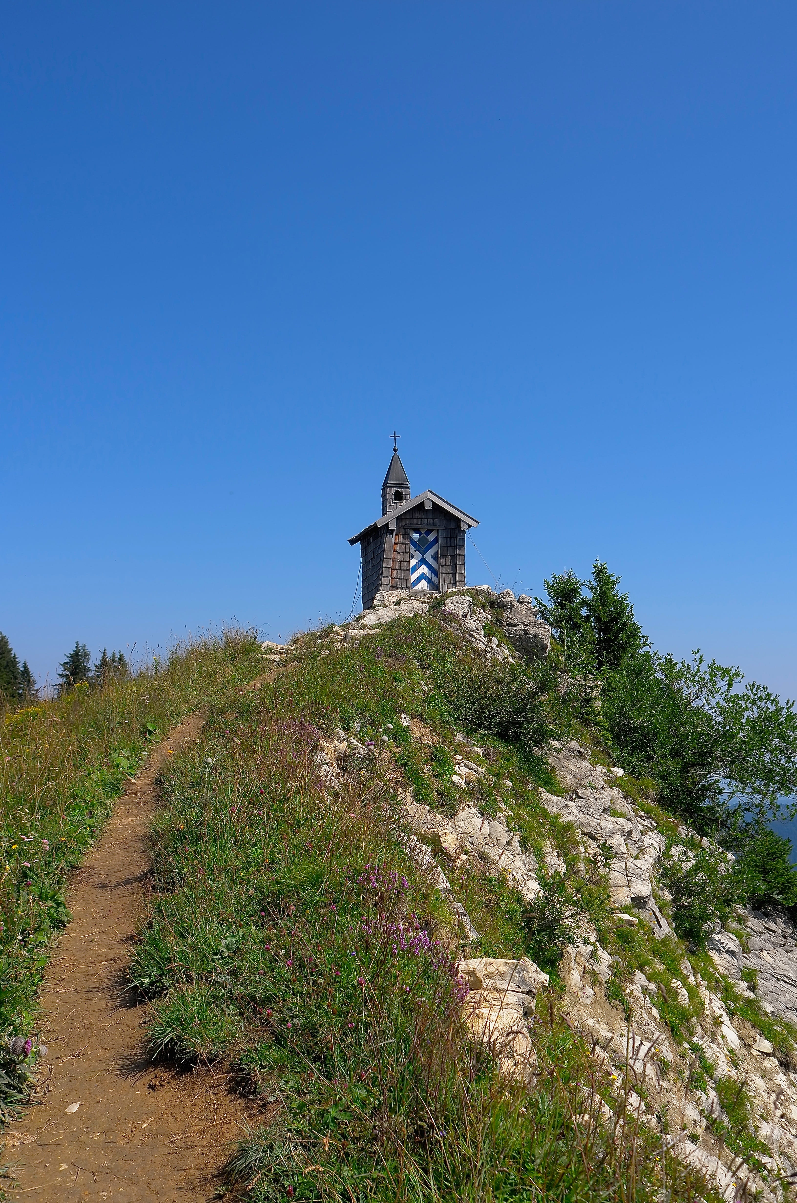 architecture, church, panorama, belief, wooden church, tree, chapel, outdoors, mountain, mountains, building exterior, nature, breakers pointed, sky, house of prayer, Phone HD Wallpaper